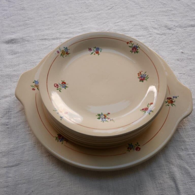 Set of 8 dessert plates with presentation plate, Béarn de Orchies Moulin des Loups model