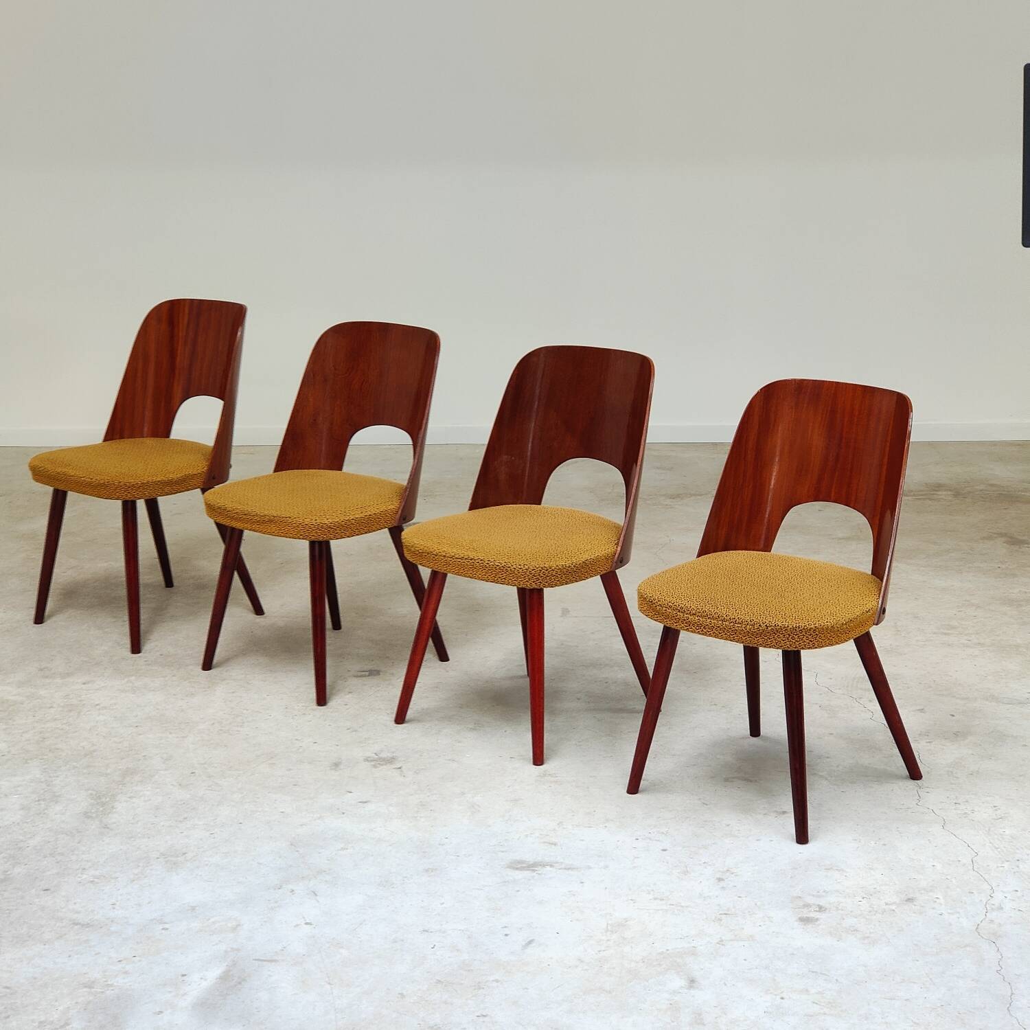 Set of 4 TON 515 / 2 chairs by Oswald Haerdtl (Thonet) wood and mustard fabric