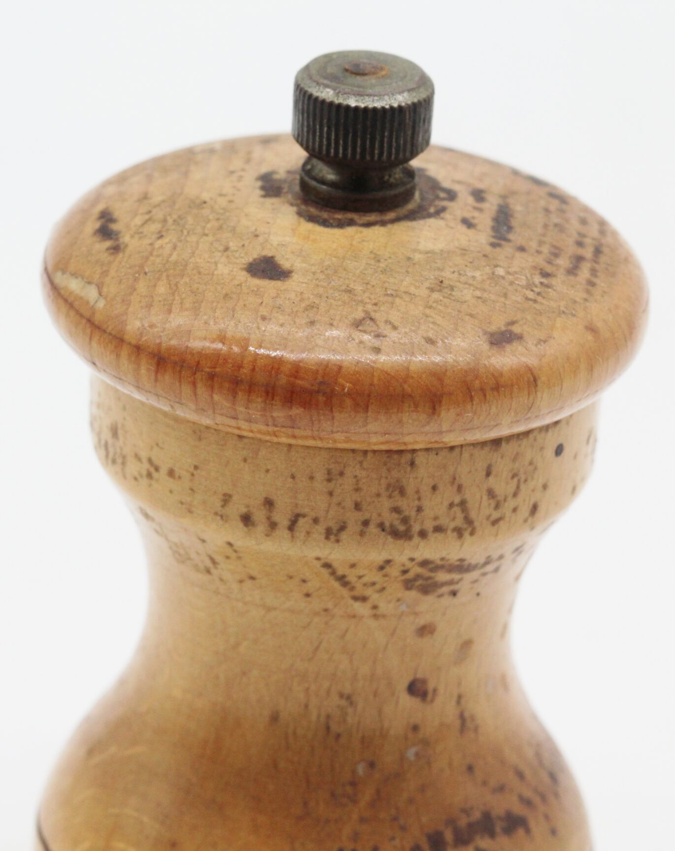 Ancienne poivrière en bois