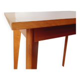 Table scandinave