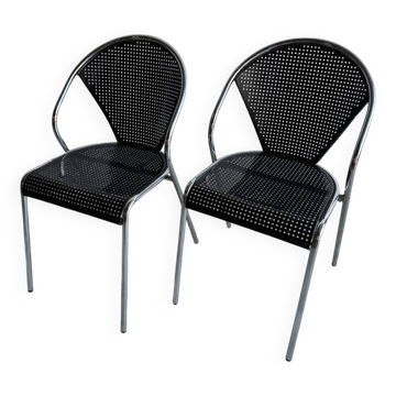 Ensemble de 2 chaises en métal noir perforé avec structure chromée, design industriel moderne des années 1980