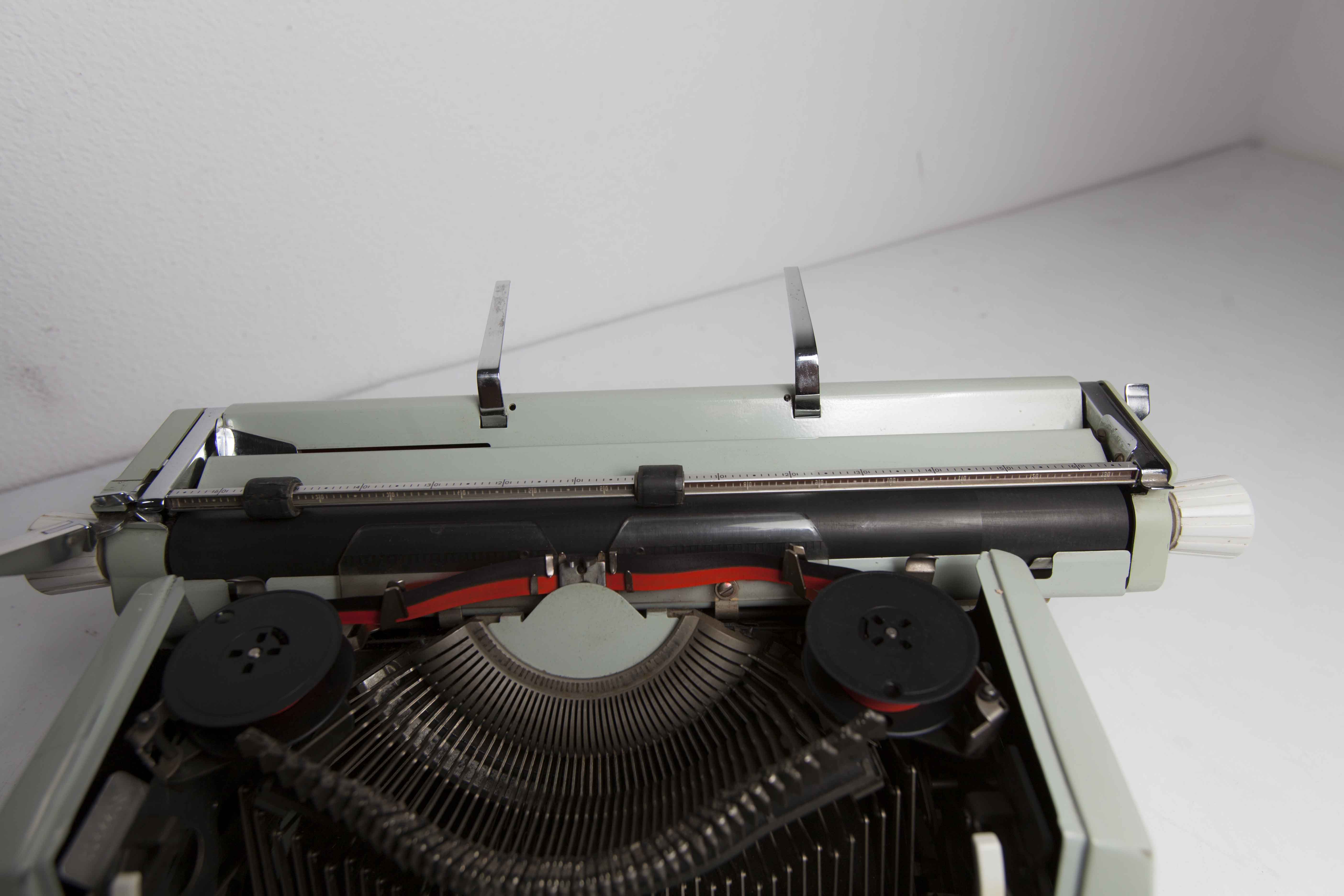 Hermes 3000 typewriter cleaned and tested