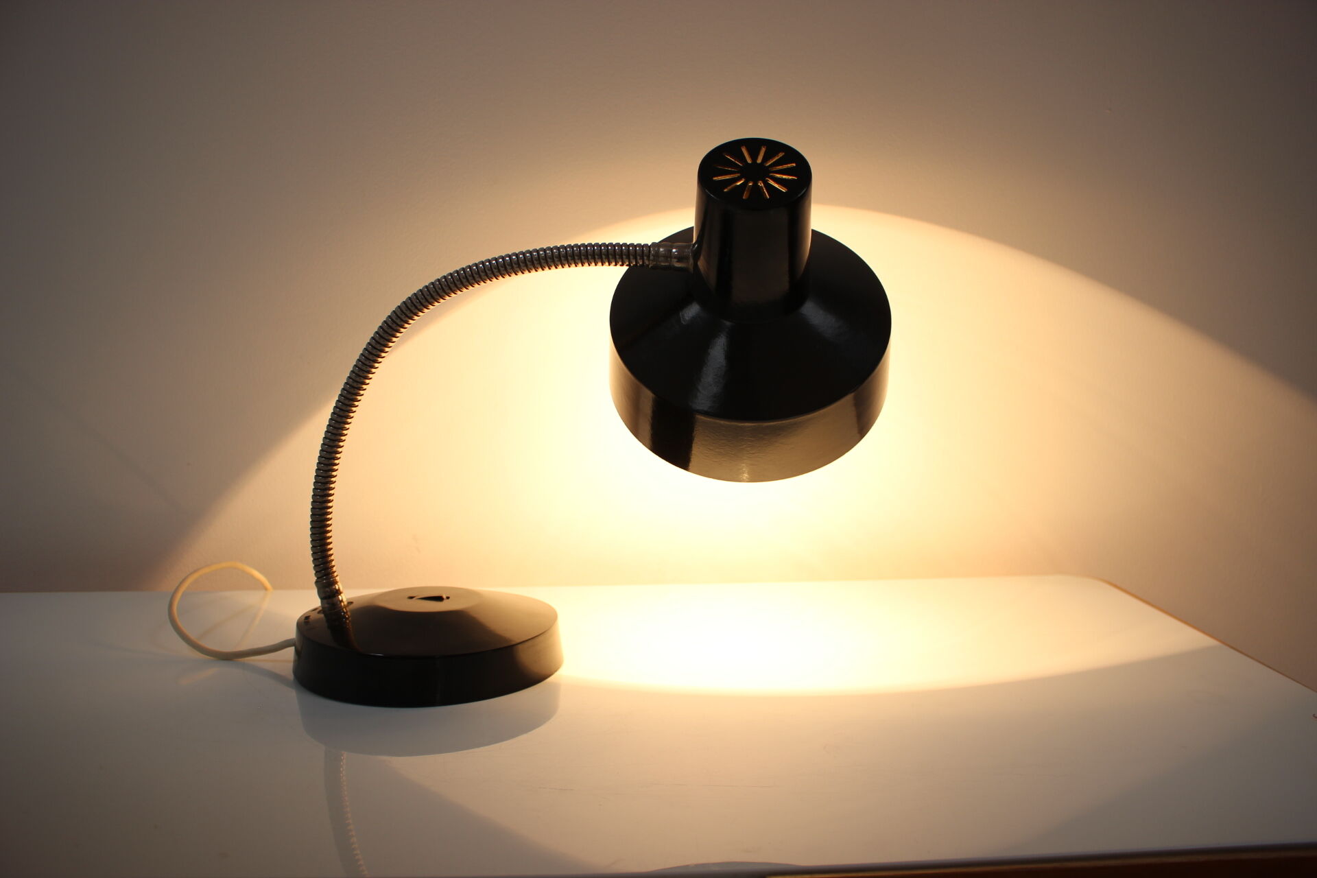 Vintage bakelite table lamp, 1950's