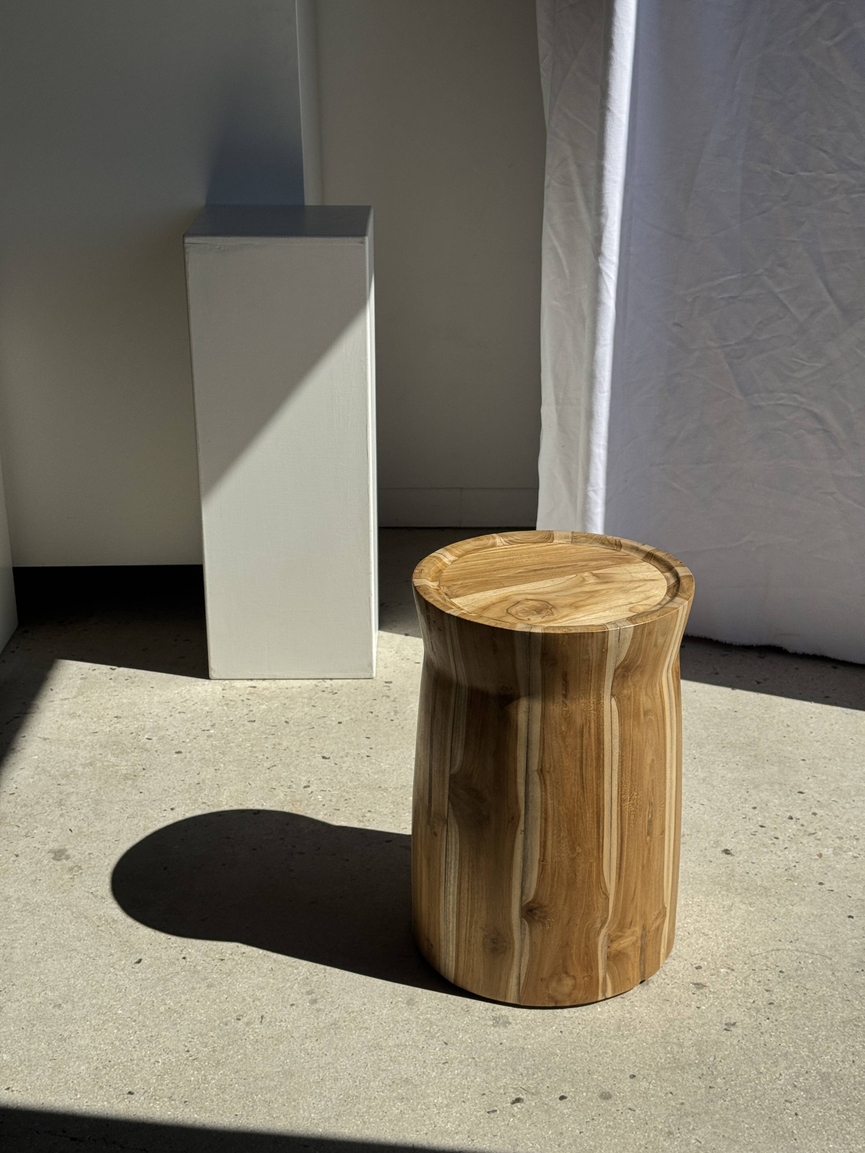 Table d'appoint ou tabouret circulaire en suar H51 D35