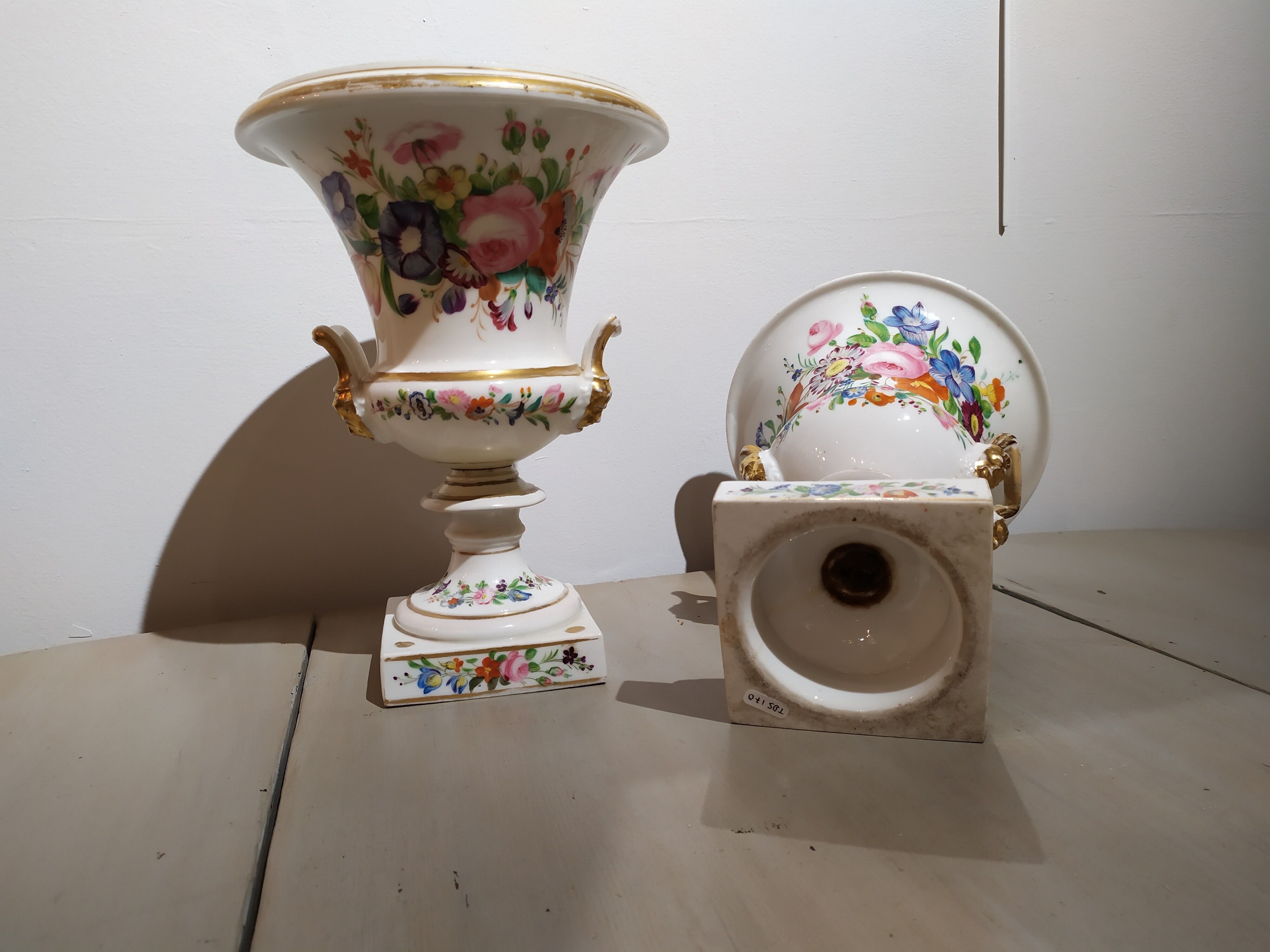Paire de vases dits "Médicis"