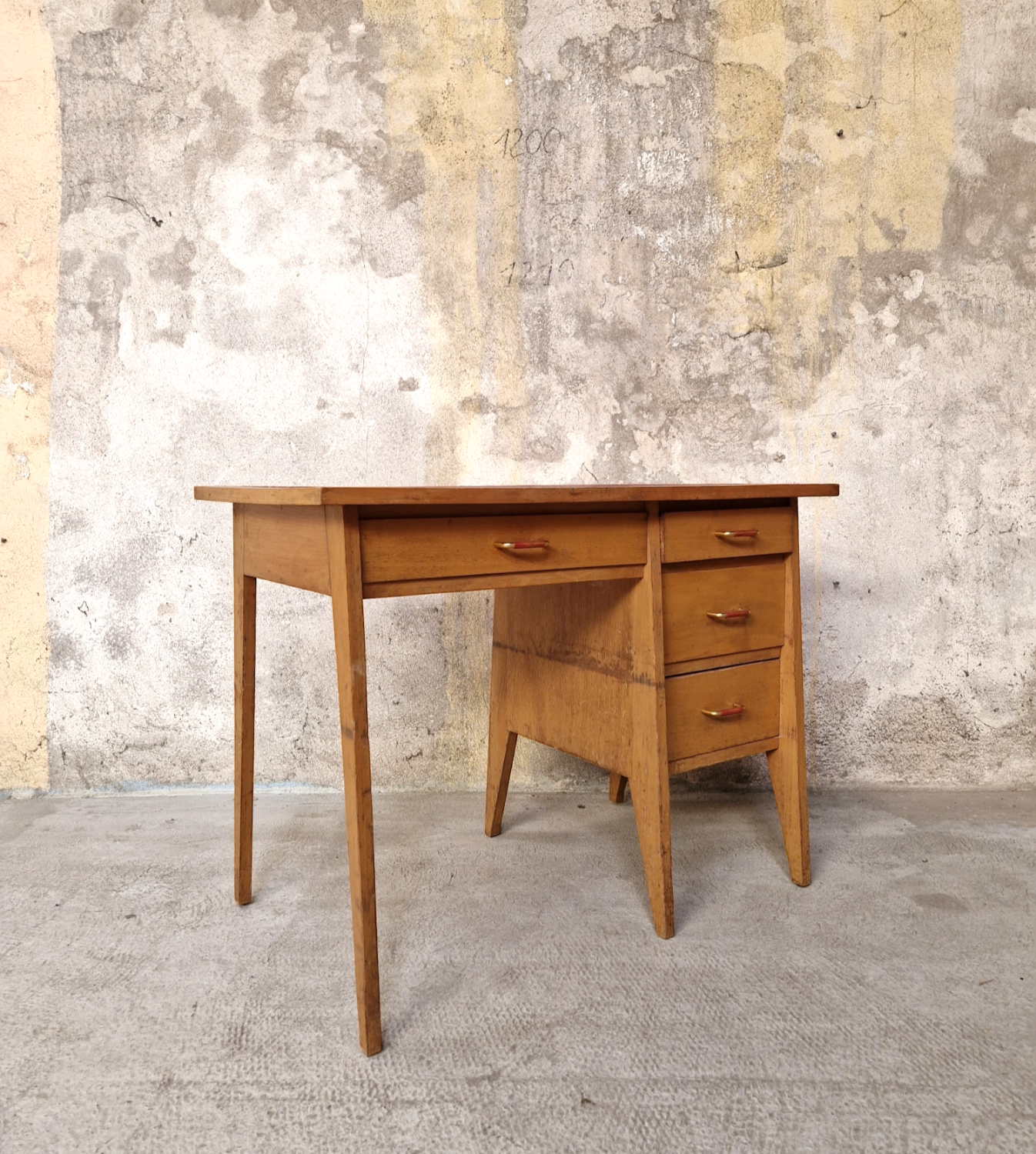 Vintage scandinavian office