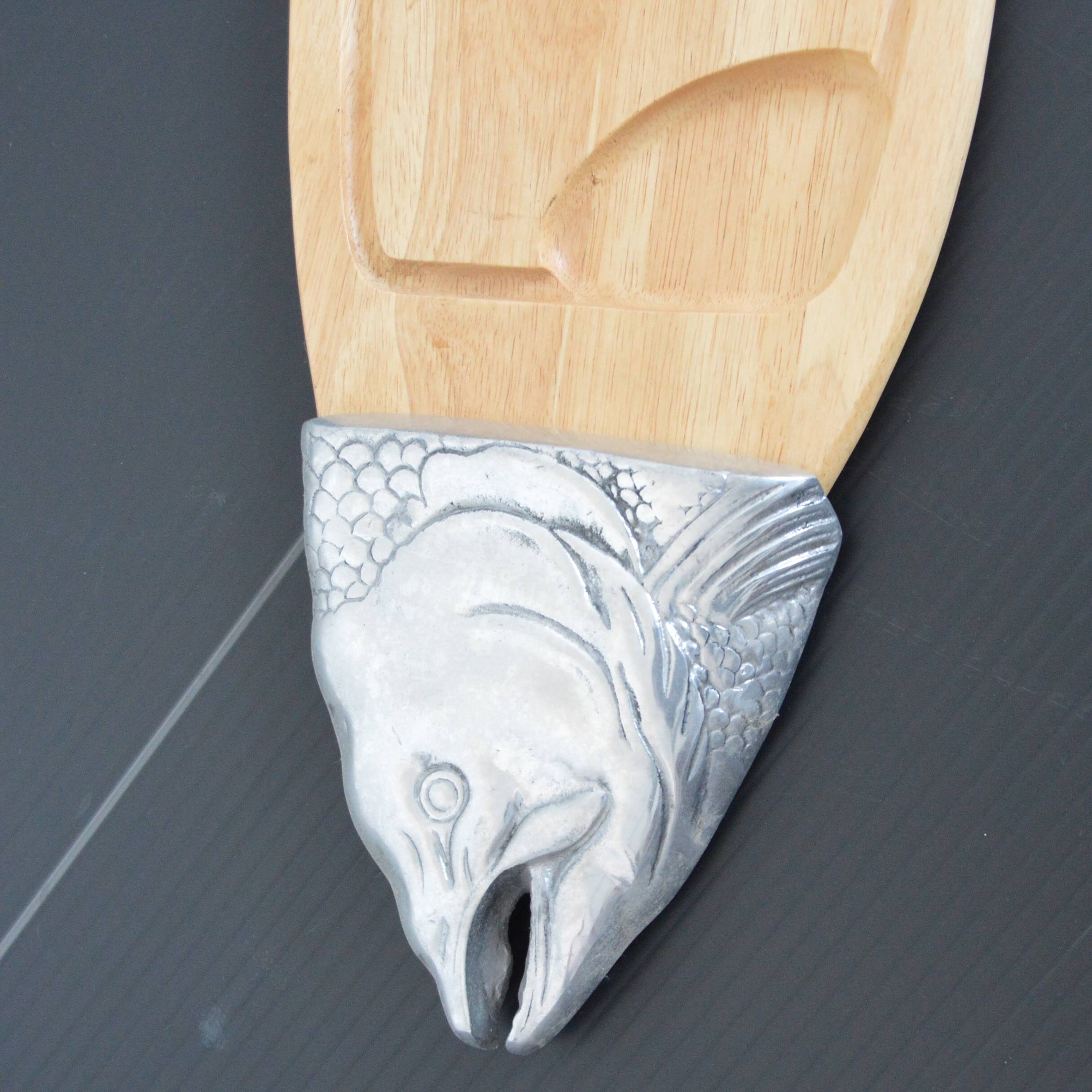 Fish serving tray / Wood & cast aluminum 1970 vintage