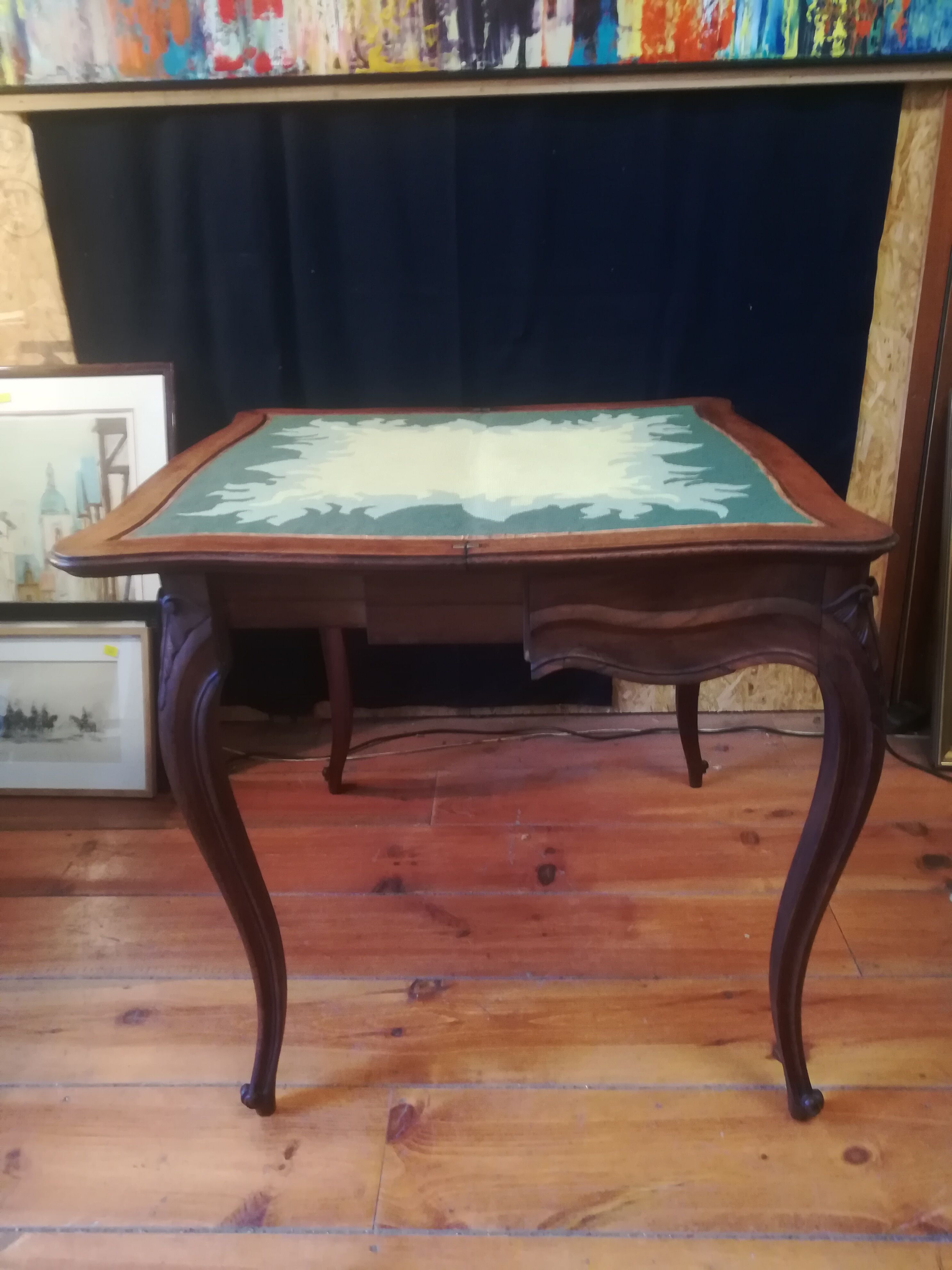 Table à jeu style Louis XV en noyer