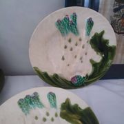 Two old asparagus plates in Salins barbotine