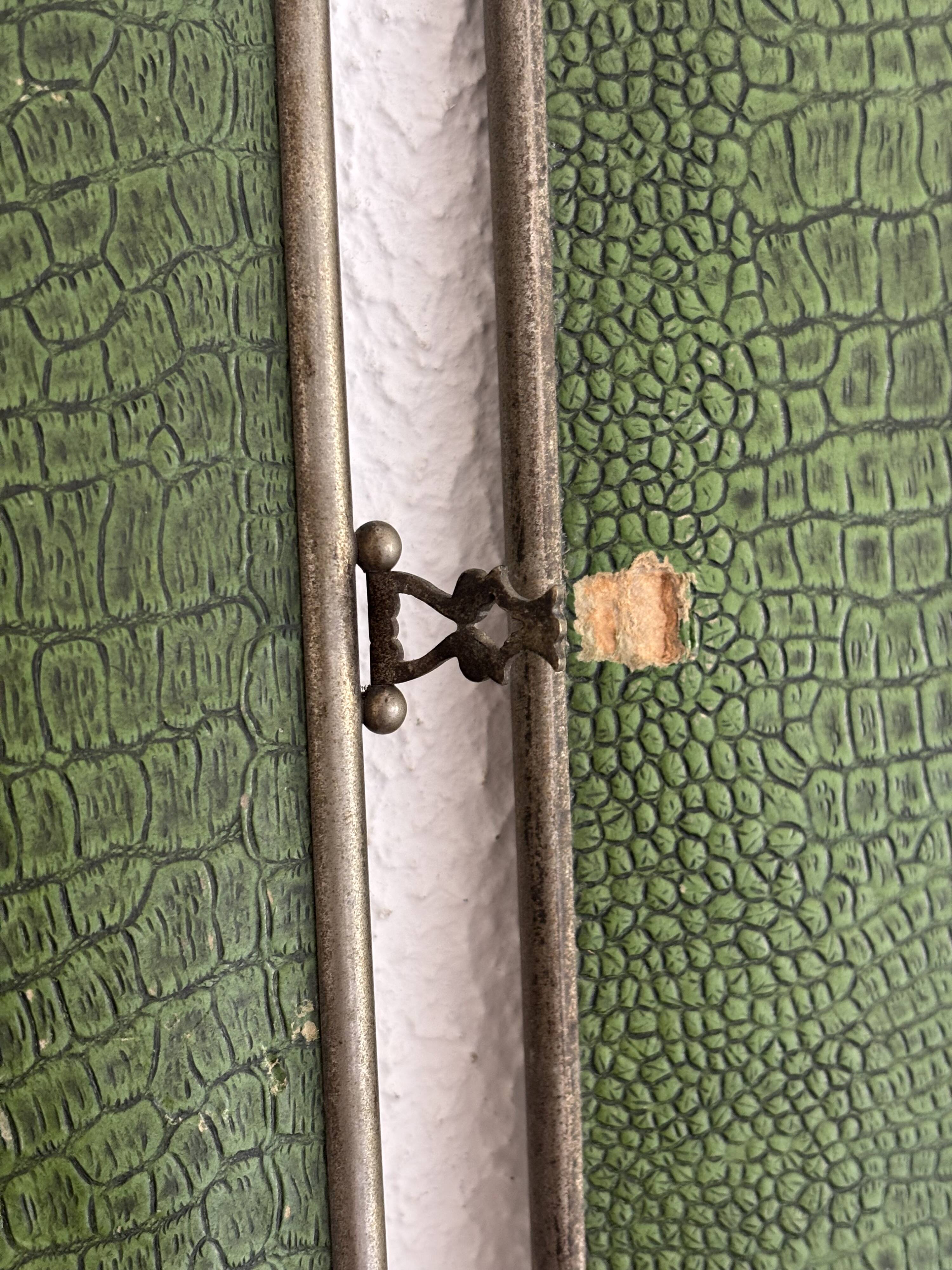Vintage 1930s triptych mirror barber nickel-plated green crocodile effect.