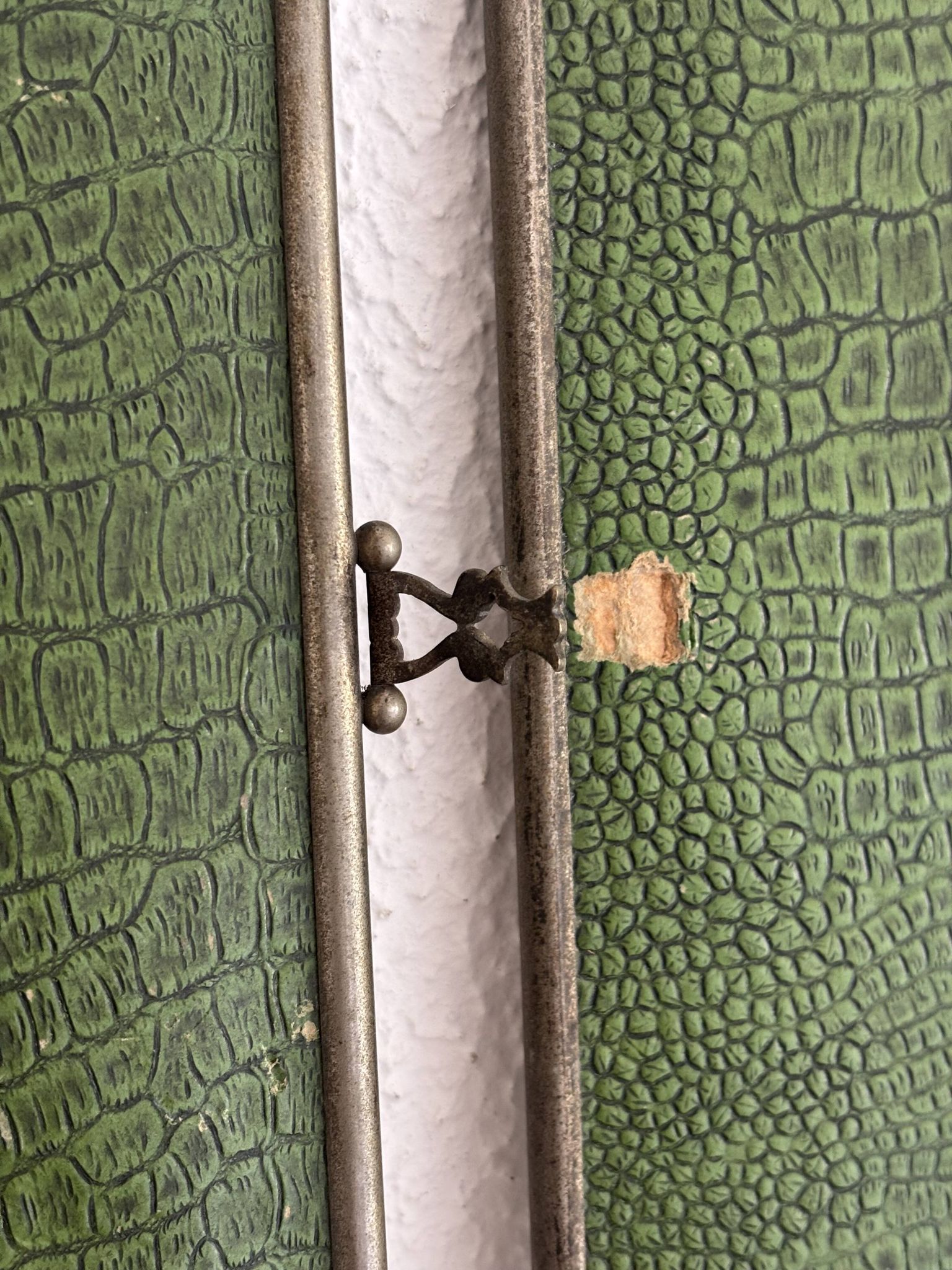 Miroir vintage 1930 triptyque barbier nickelé simili crocodile vert avocat