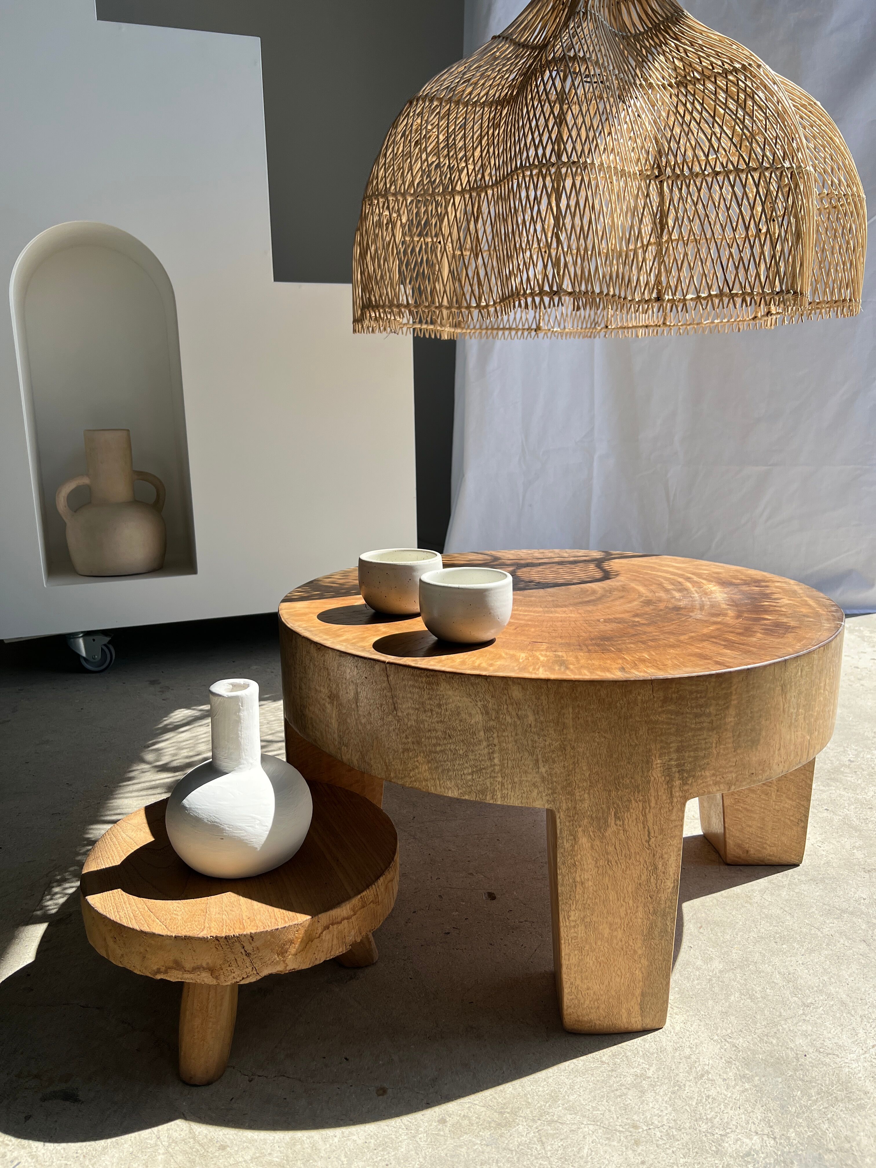 Quadripod coffee table in solid wood monoxyl natural color (dark)