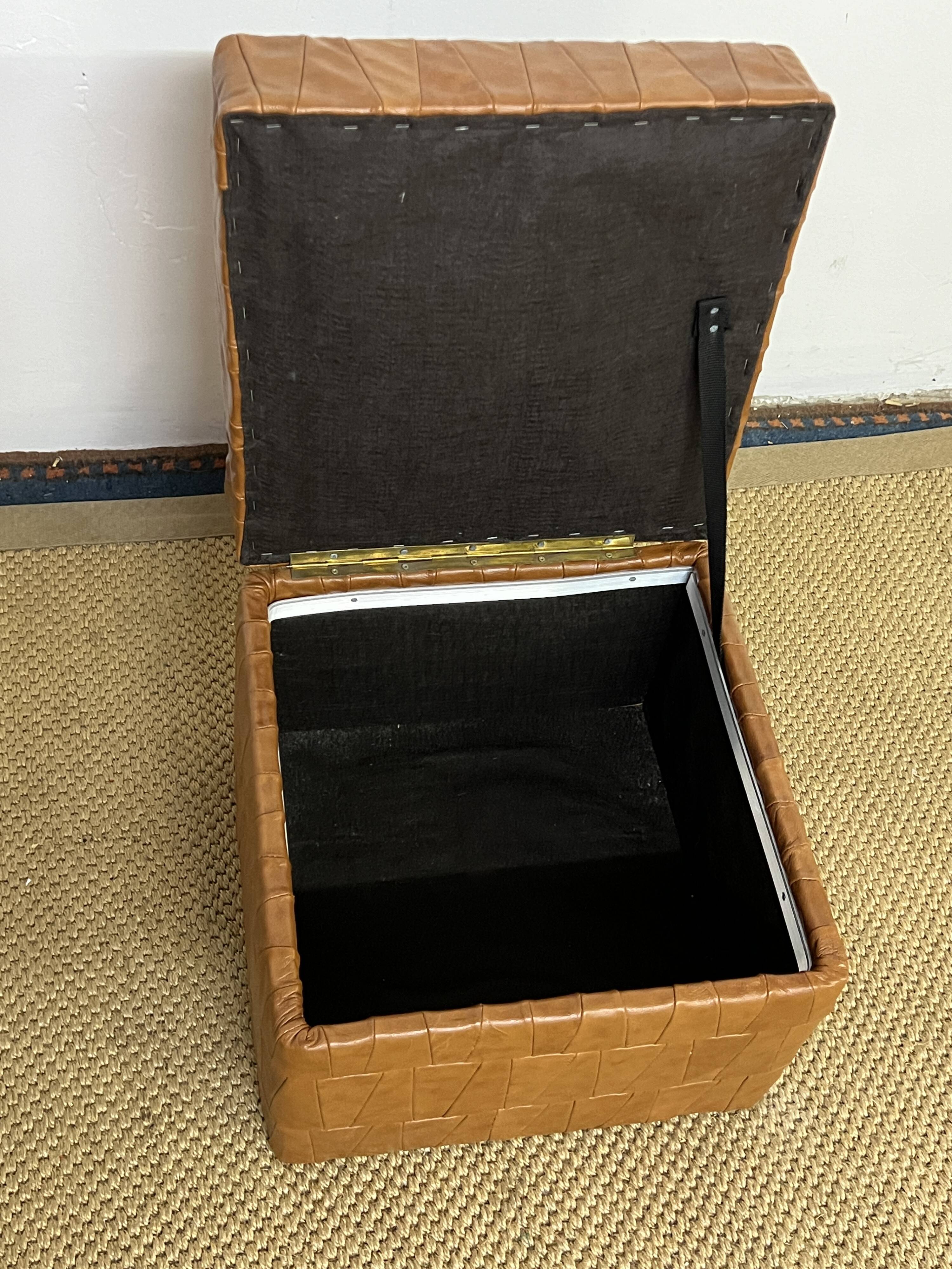 Vintage Sede leather pouf with chest