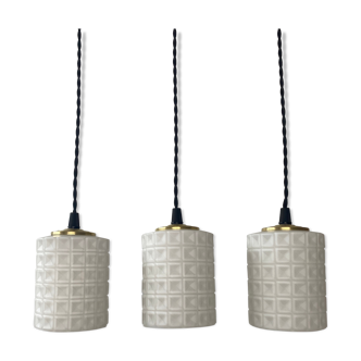 Lot 3 suspensions in vintage opaline