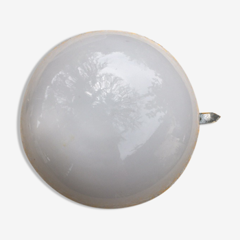 Globe en opaline blanche