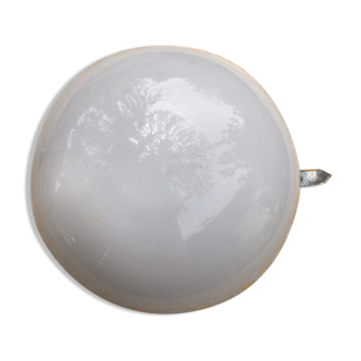 Globe en opaline blanche