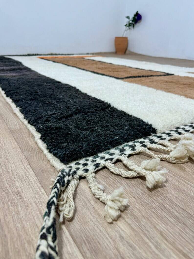Magnificent handcrafted Berber rug 200cm x 300cm