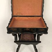 Worker Napoleon III, black lacquered wood with Asian decoration painted gold