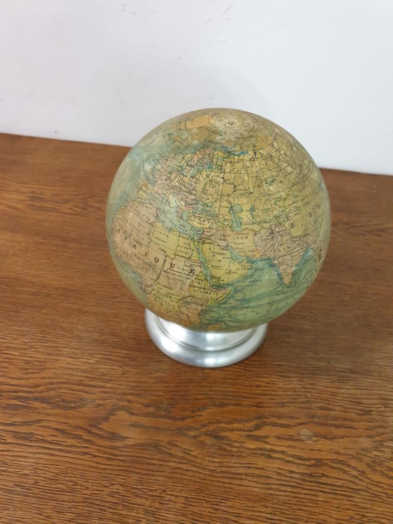 Globe lamp