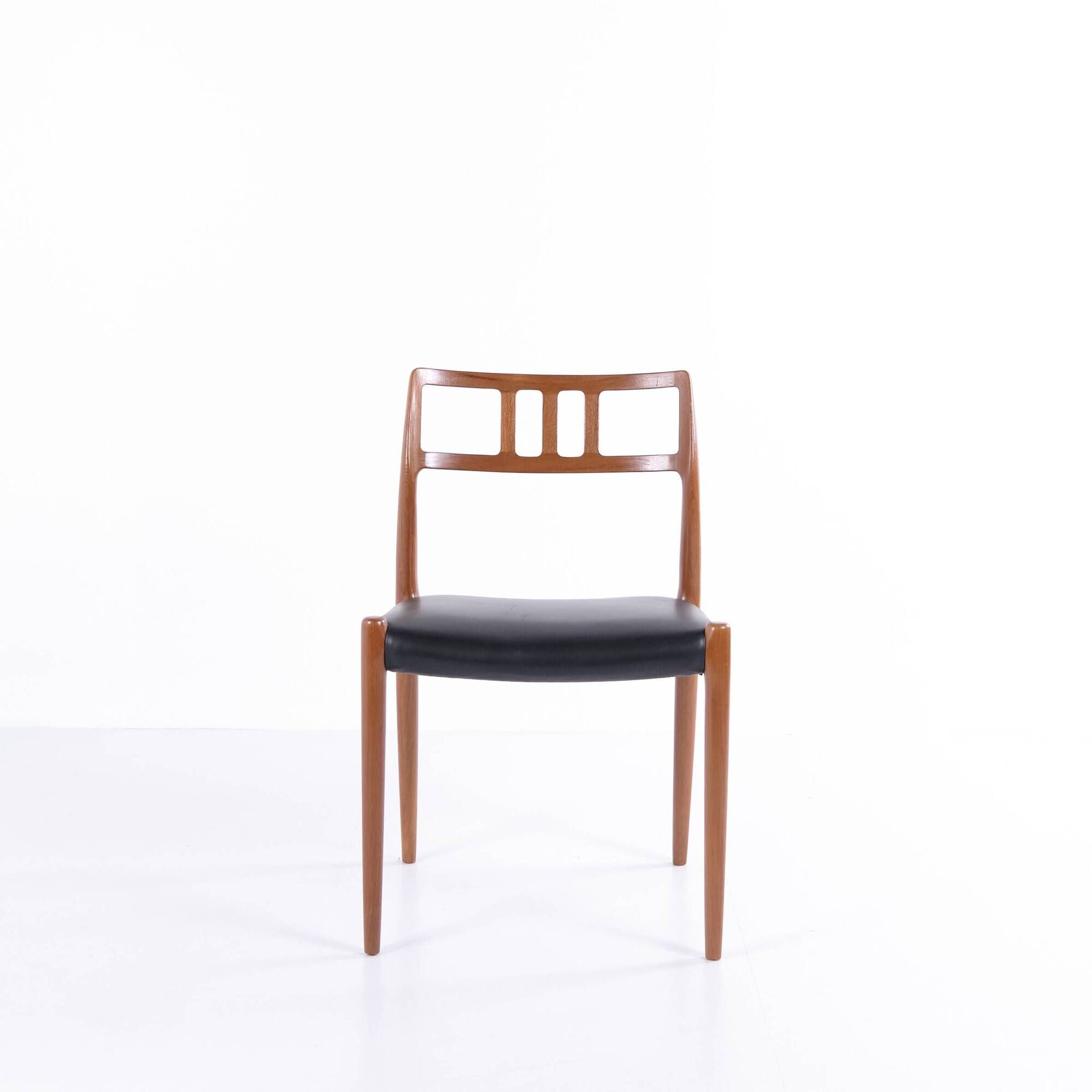 Dining chair – Niels Otto Møller – Model 79 – Teak & black leather – JL Møllers Møbelfabrik – 1960s