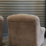 Paire de fauteuils vintage sculpturaux en tissu chenillé côtelé beige