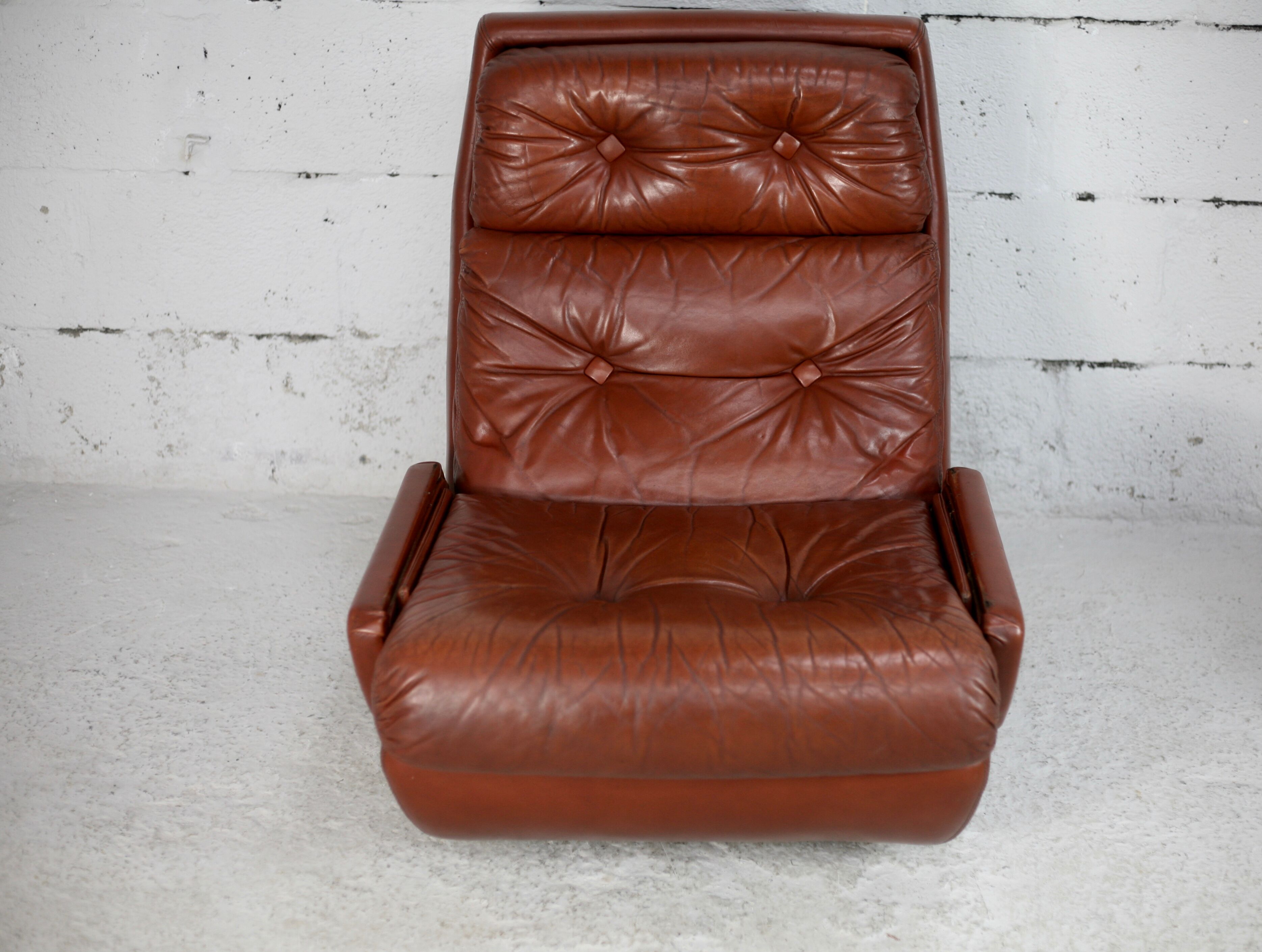 Easy chair "space age". Jean Prévost, France, leather, circa 1970
