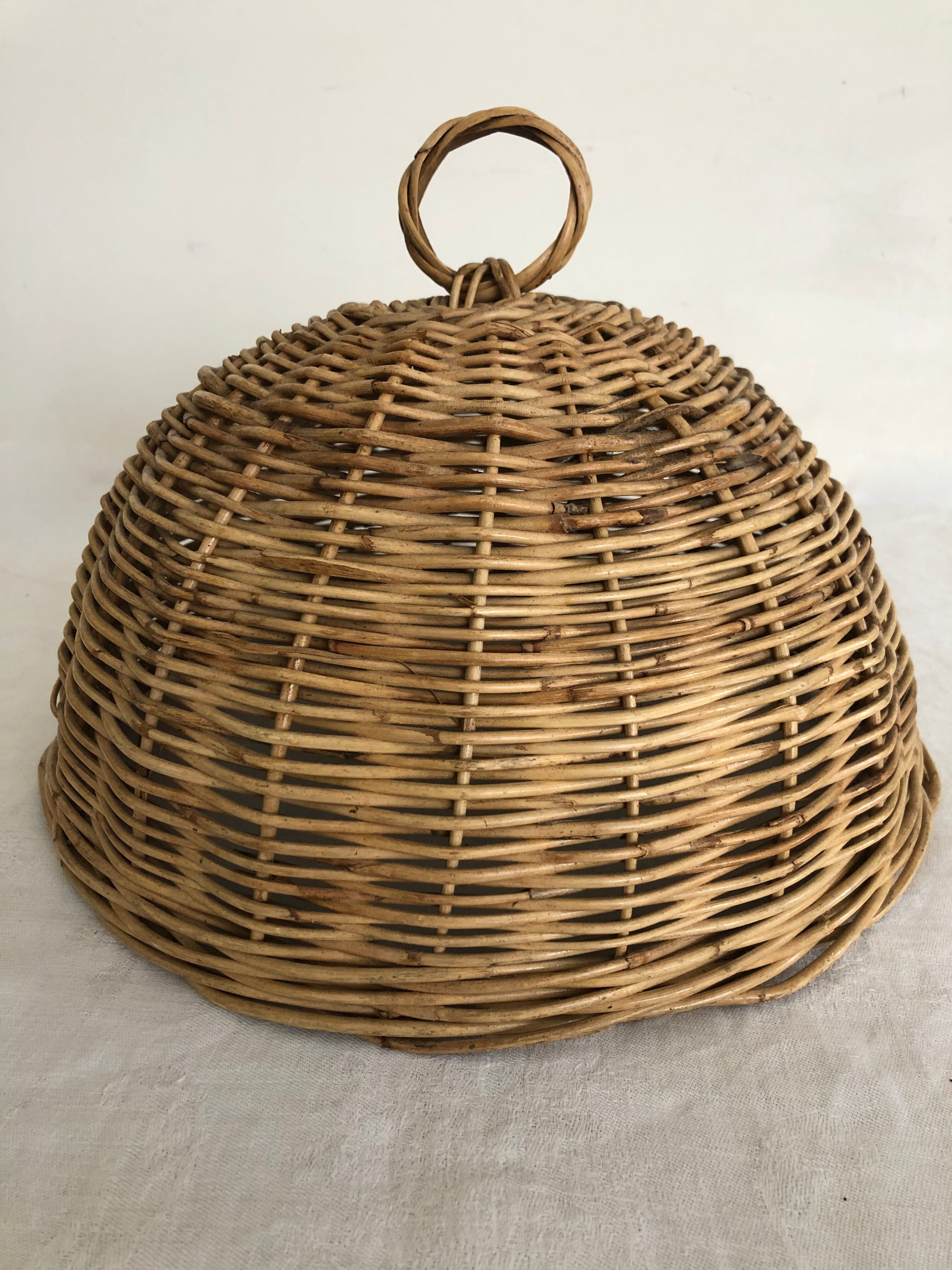Cloche en osier tressé, campagne chic, cuisine