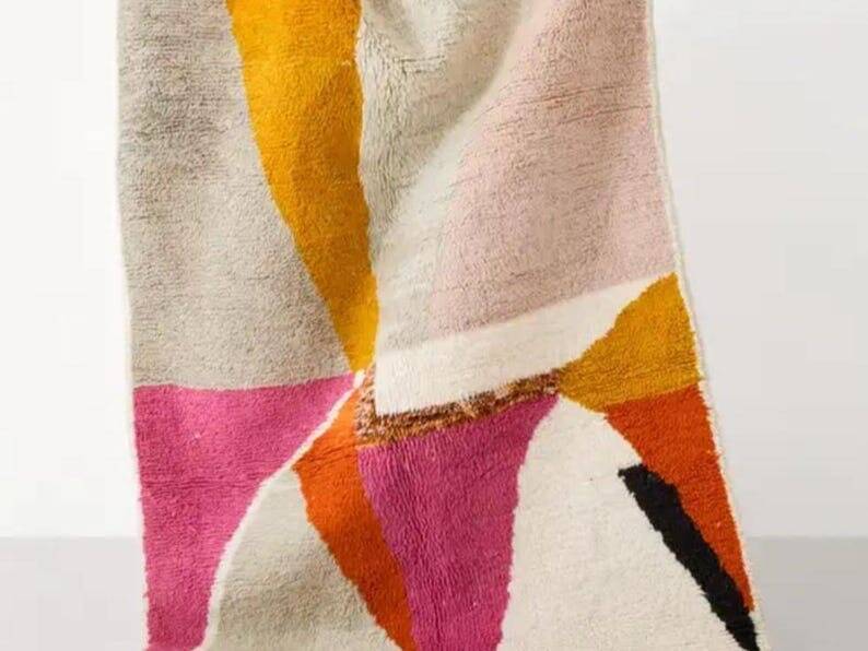 Traditional Moroccan handcrafted rug, size 200 x 300 cm