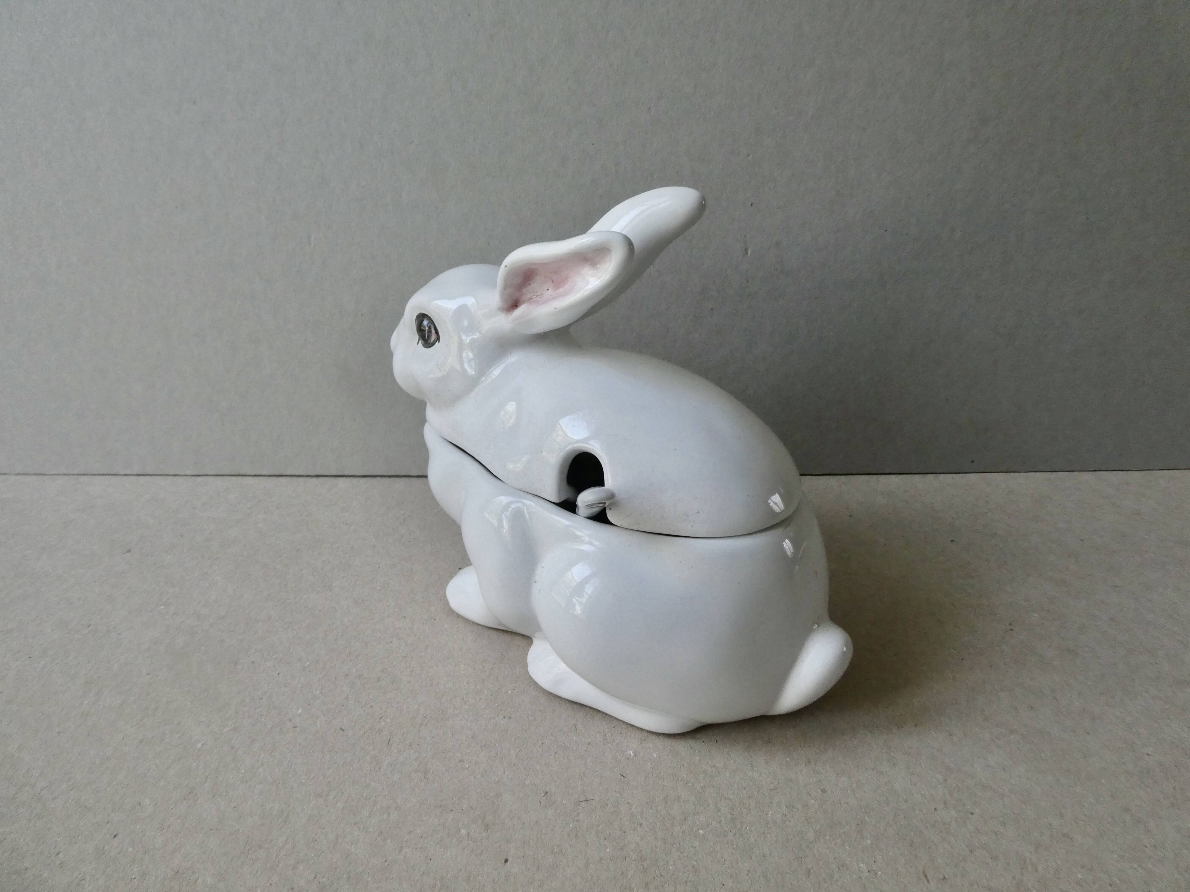Gravy boat in white rabbit slip, bordallo pinheiro portugal