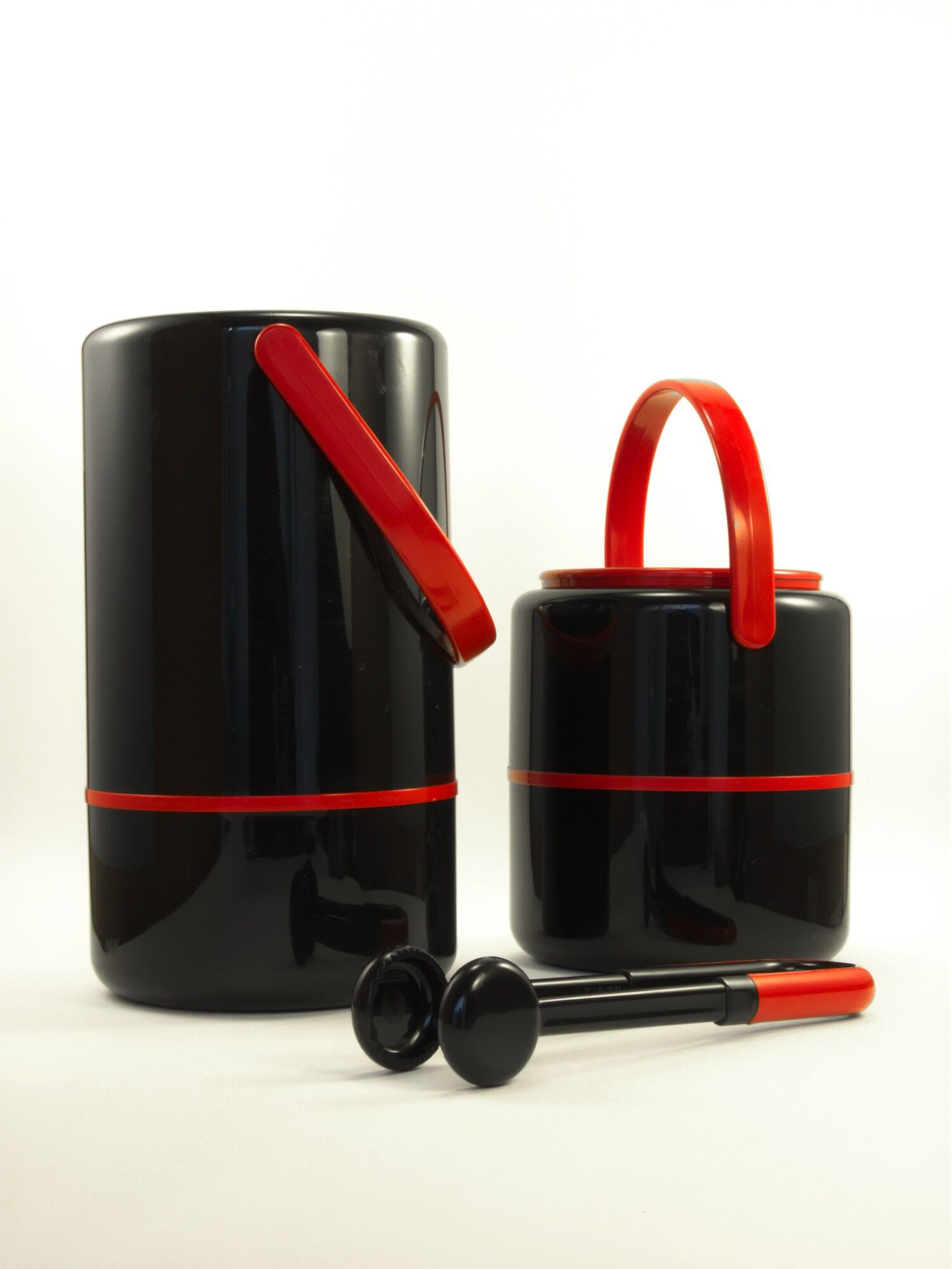 Bottle & black and Red ice bucket bucket