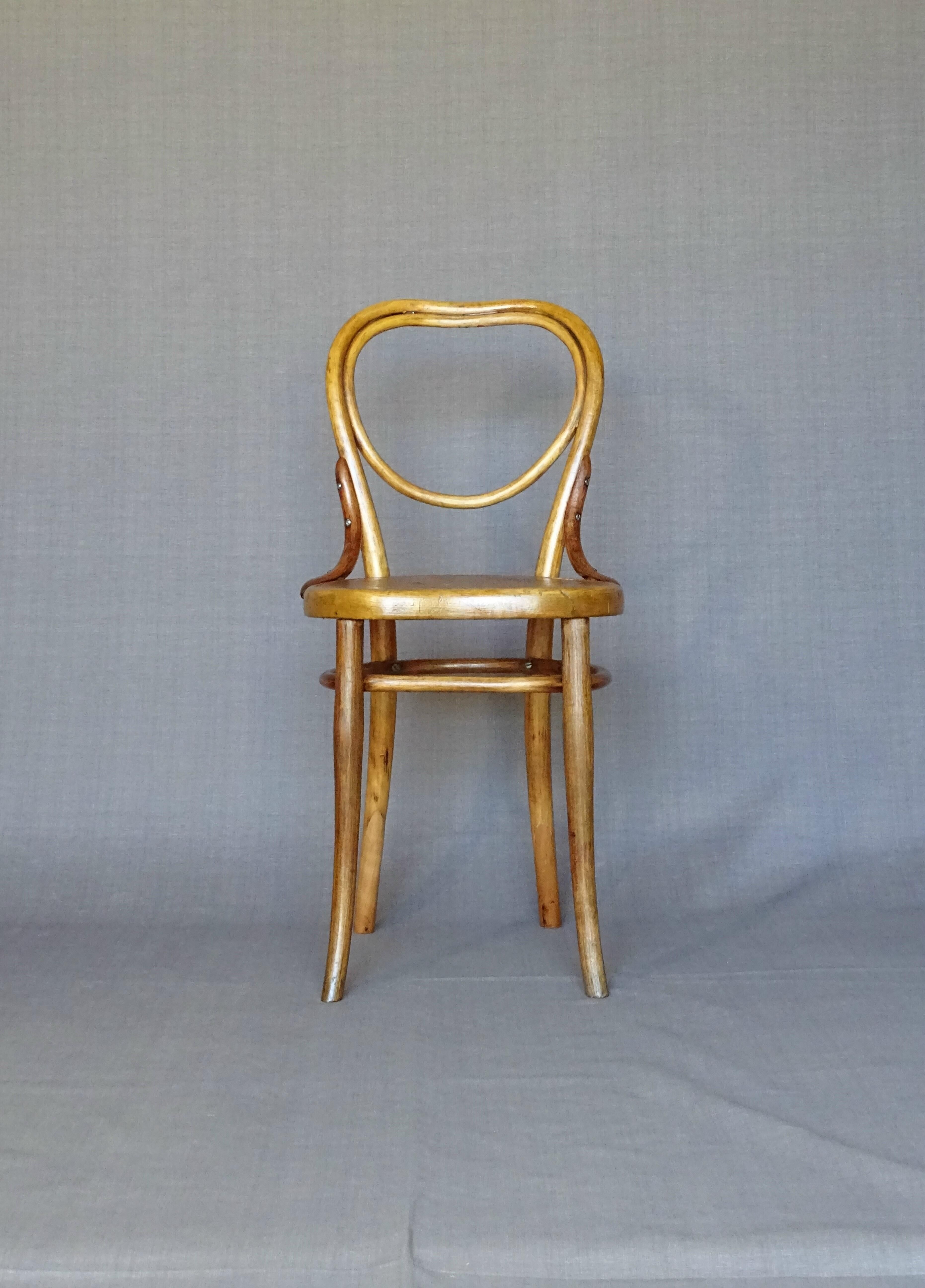 Chair "heart" Thonet N°28 seat wood 1900
