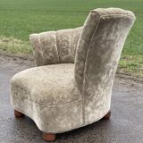 Asymmetrical Hollywood chair