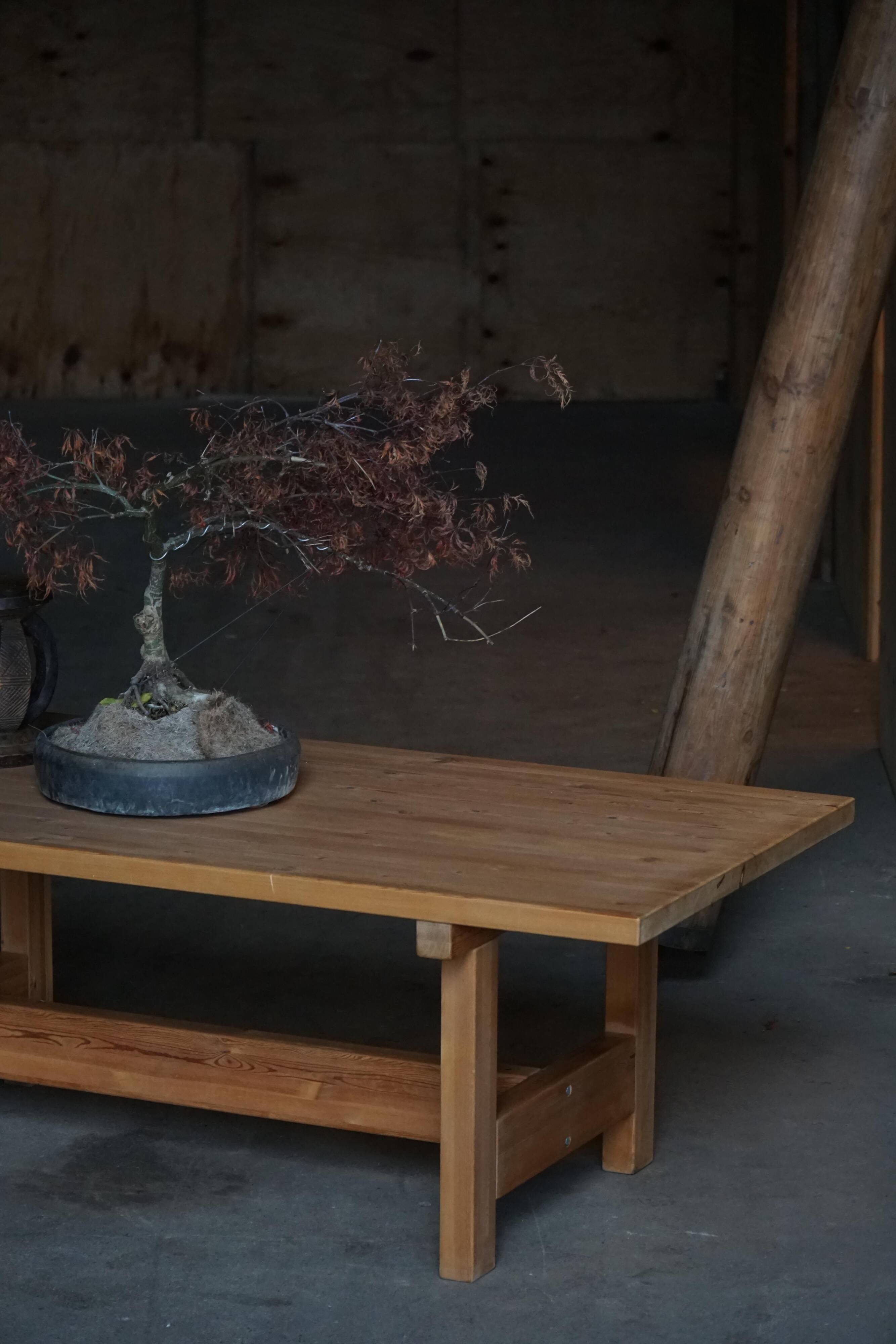 Modern Danish brutalist extendable dining table in pine, Tage Poulsen, 1970s.