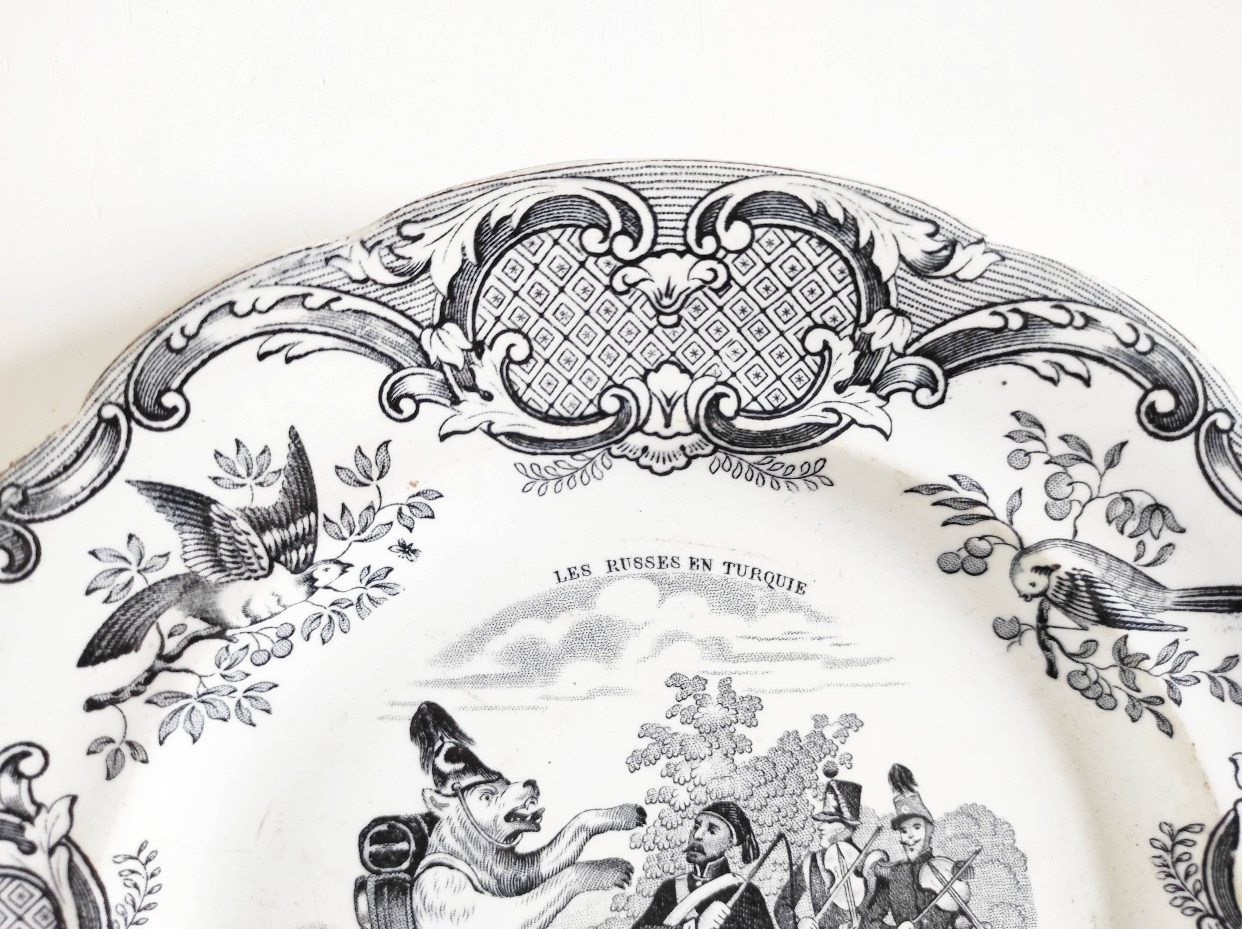 Assiette parlante de Gien Les Russes en Turquie l'Ours