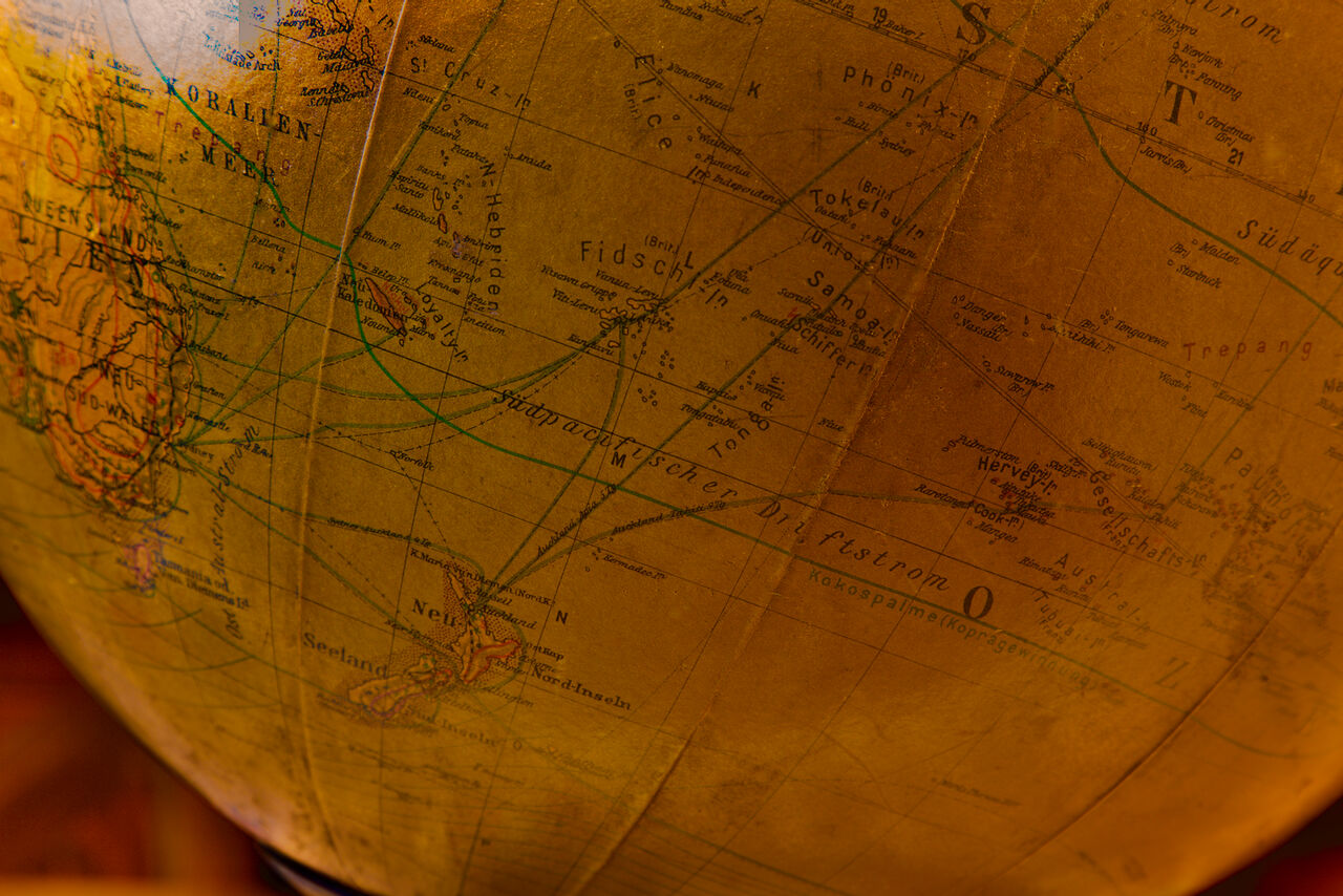 Columbus globe. Edited by Oberrealsch uldirektor Dr. R. Neuse.