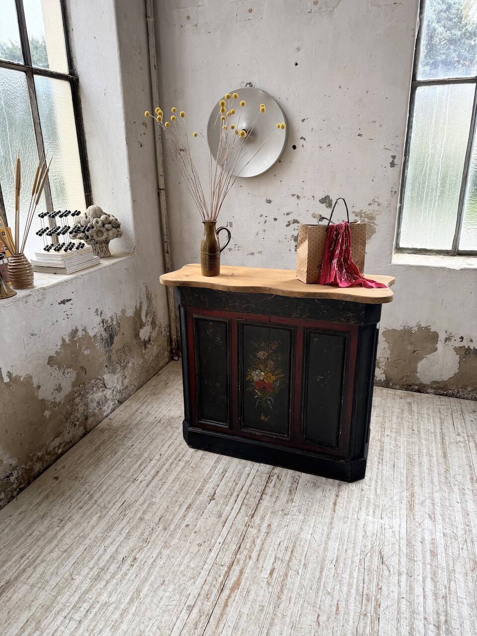 Floral 1920s trading counter