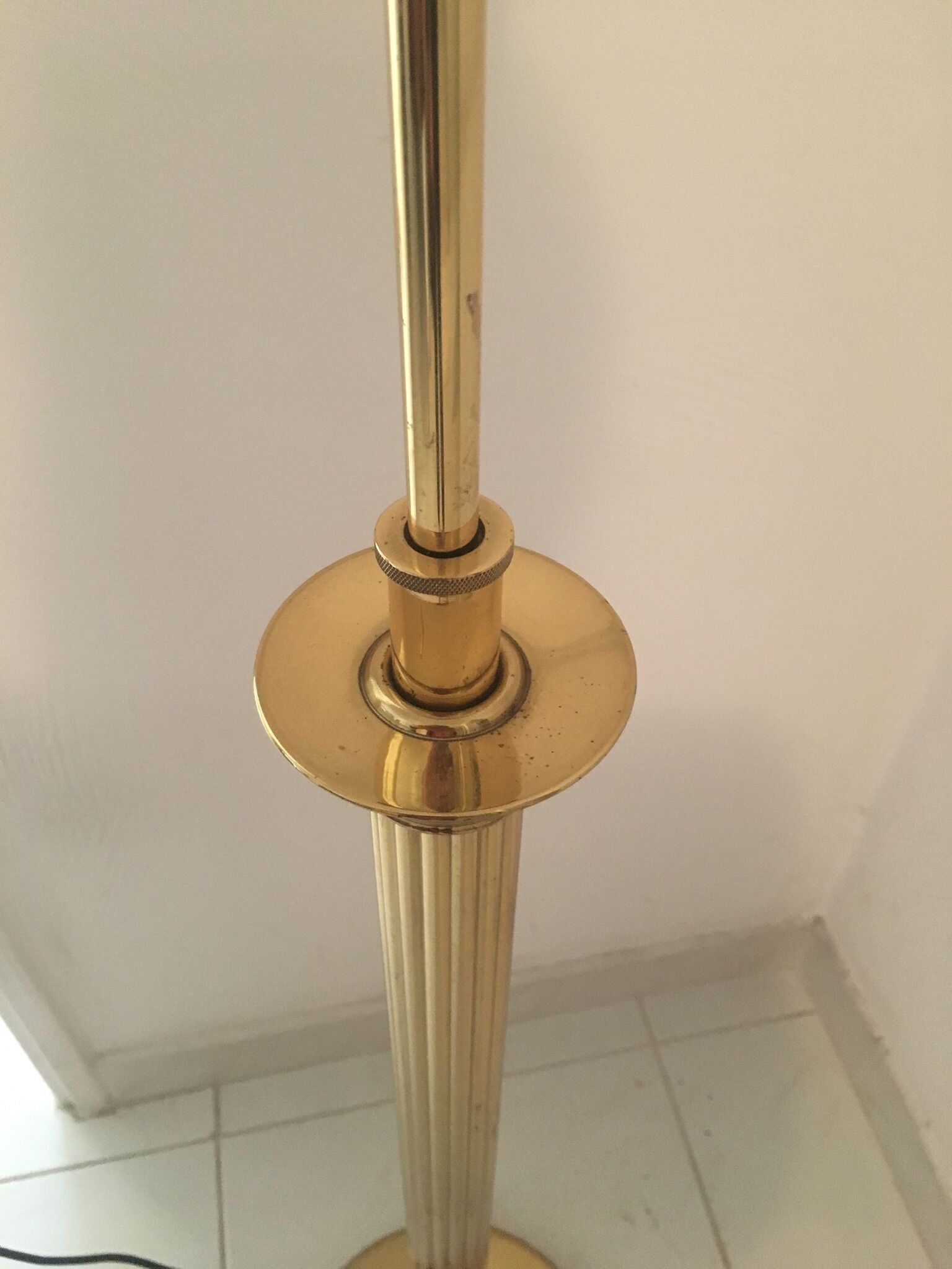 Vintage reader lamppost