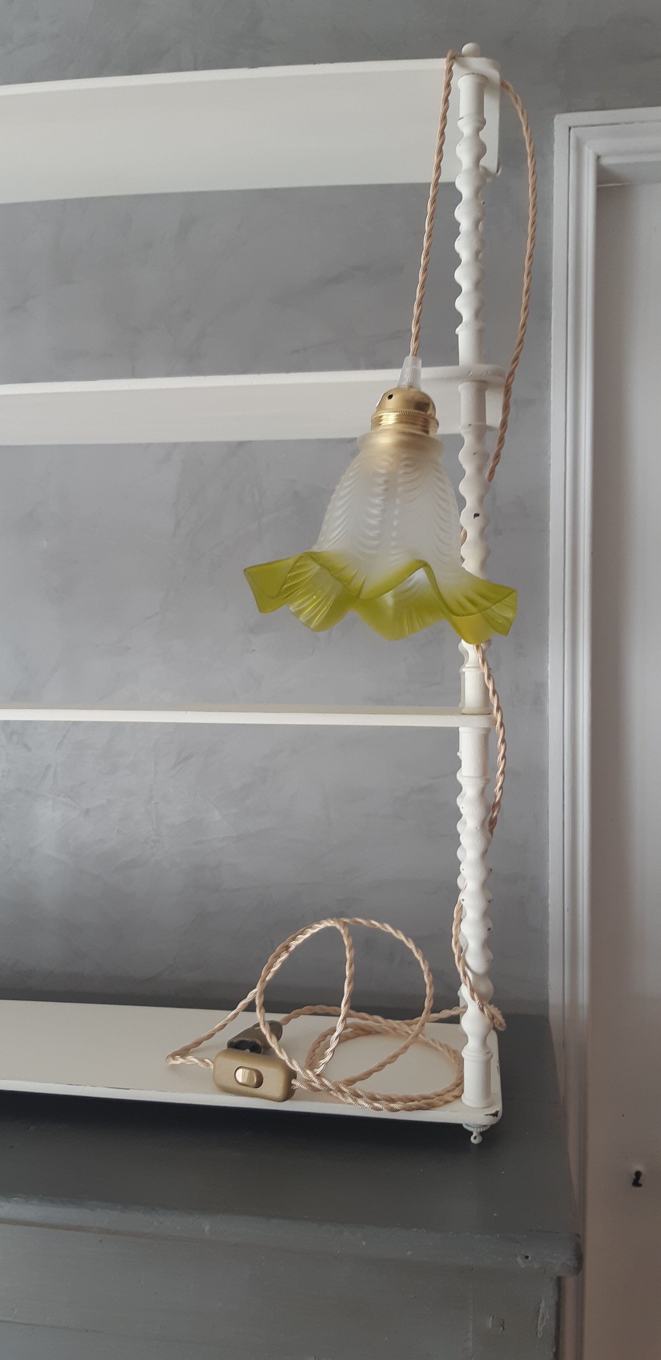 Small vintage green tulip walking lamp