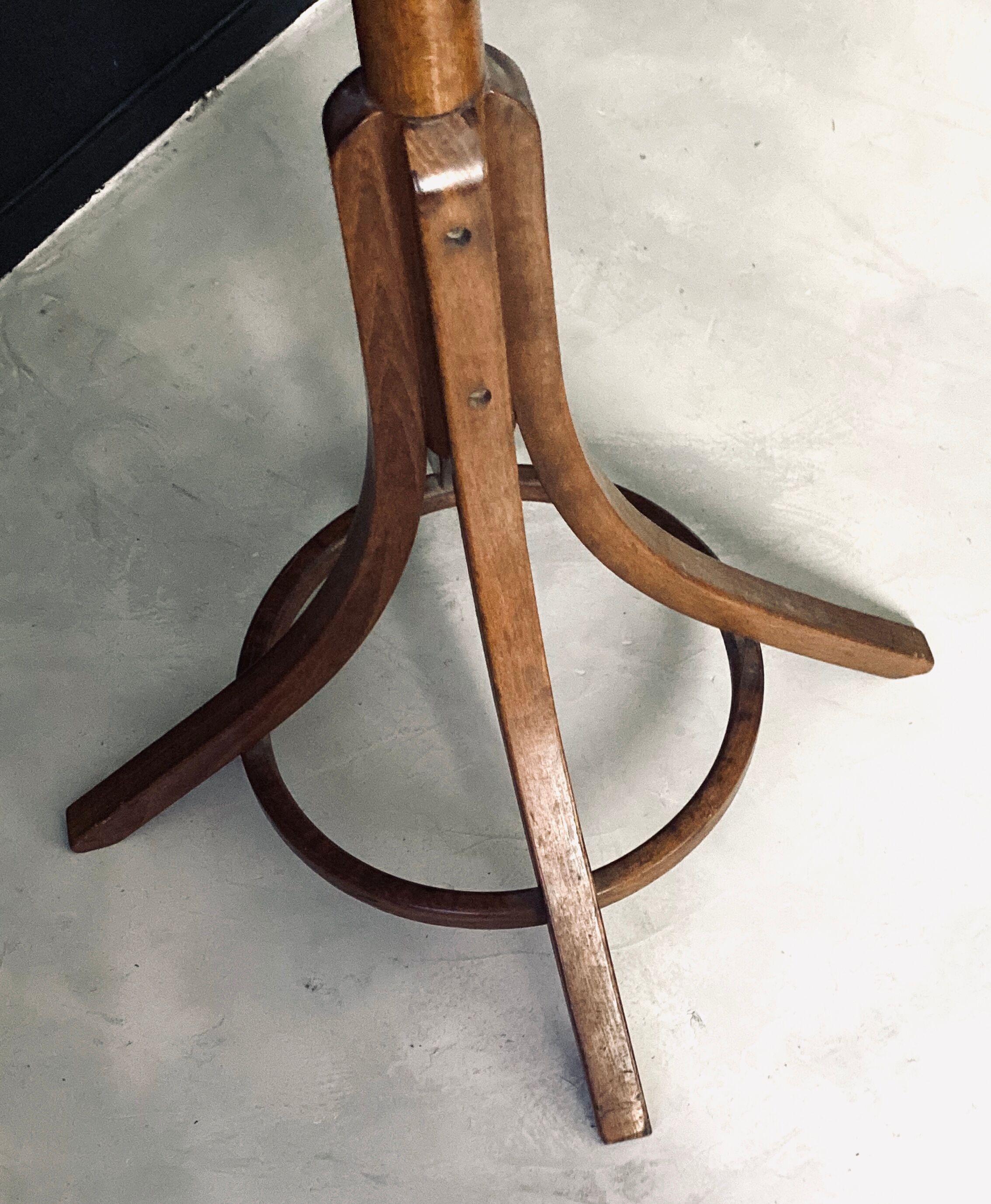 Baumann coat holder