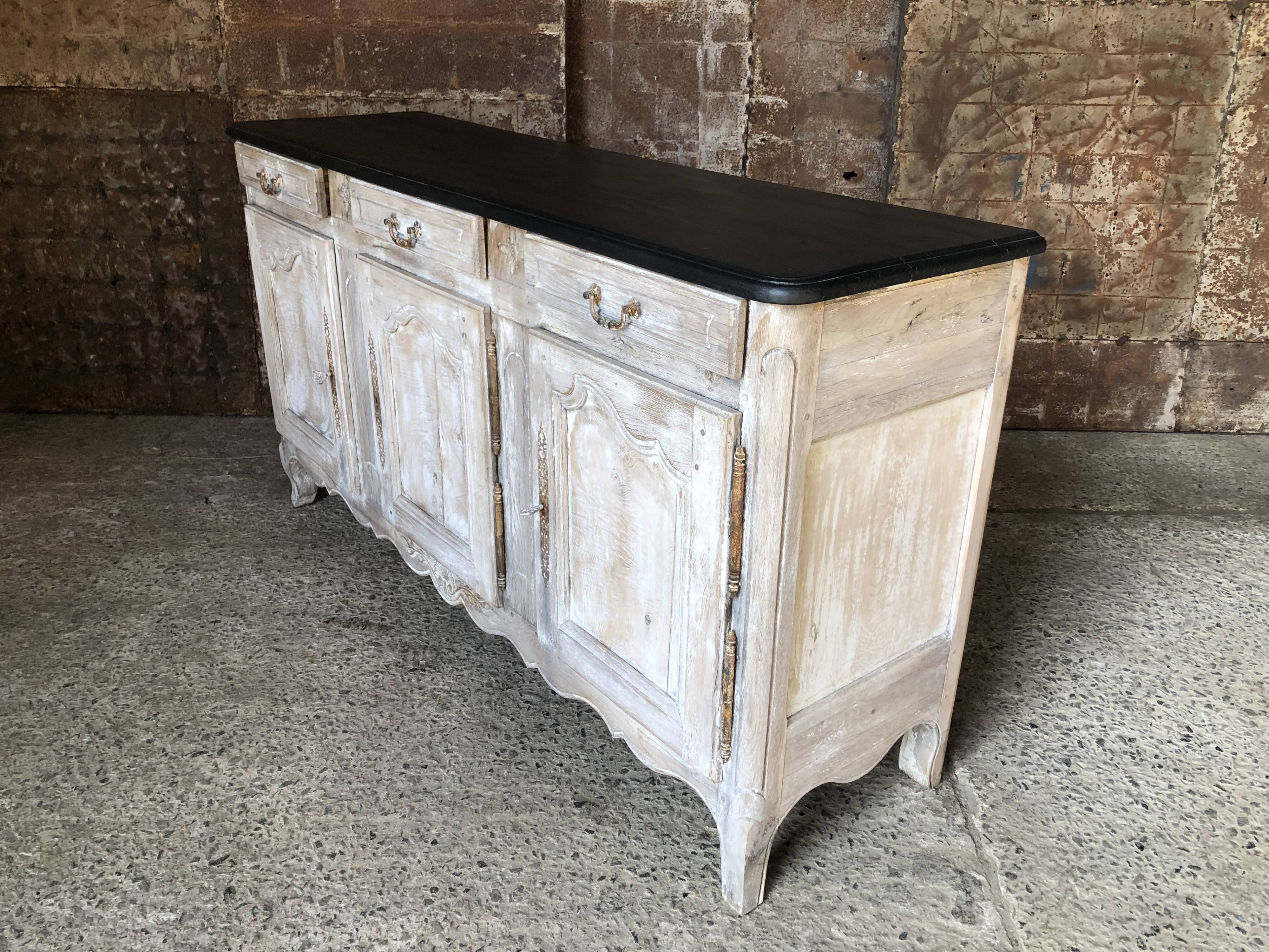 Buffet de style Louis XV