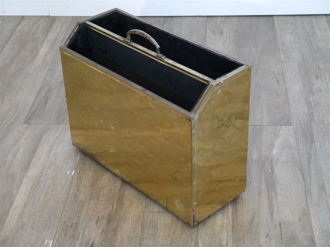 Porte revue vintage en laiton 1960