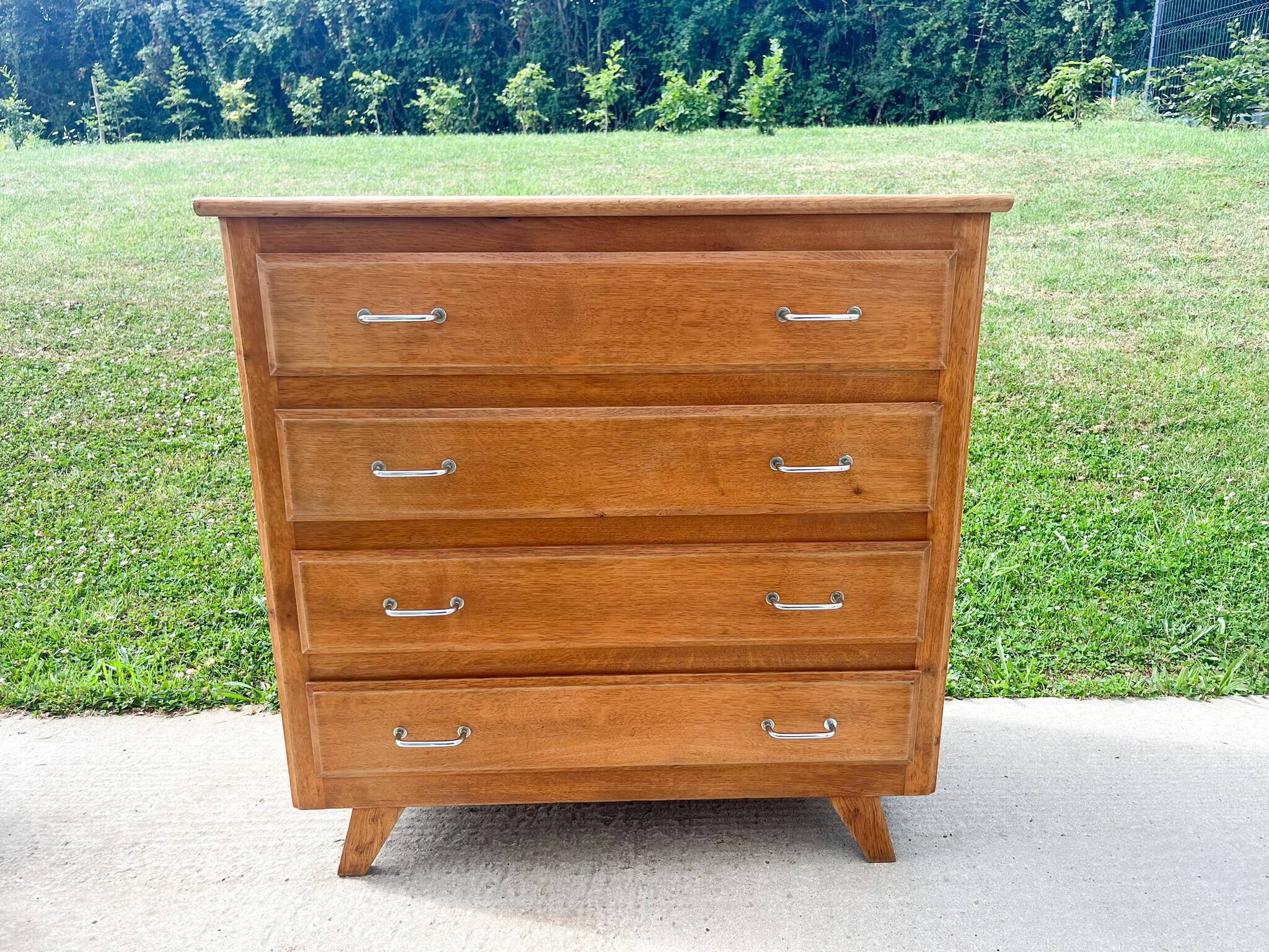 Scandinavian style 4-drawer chest of drawers