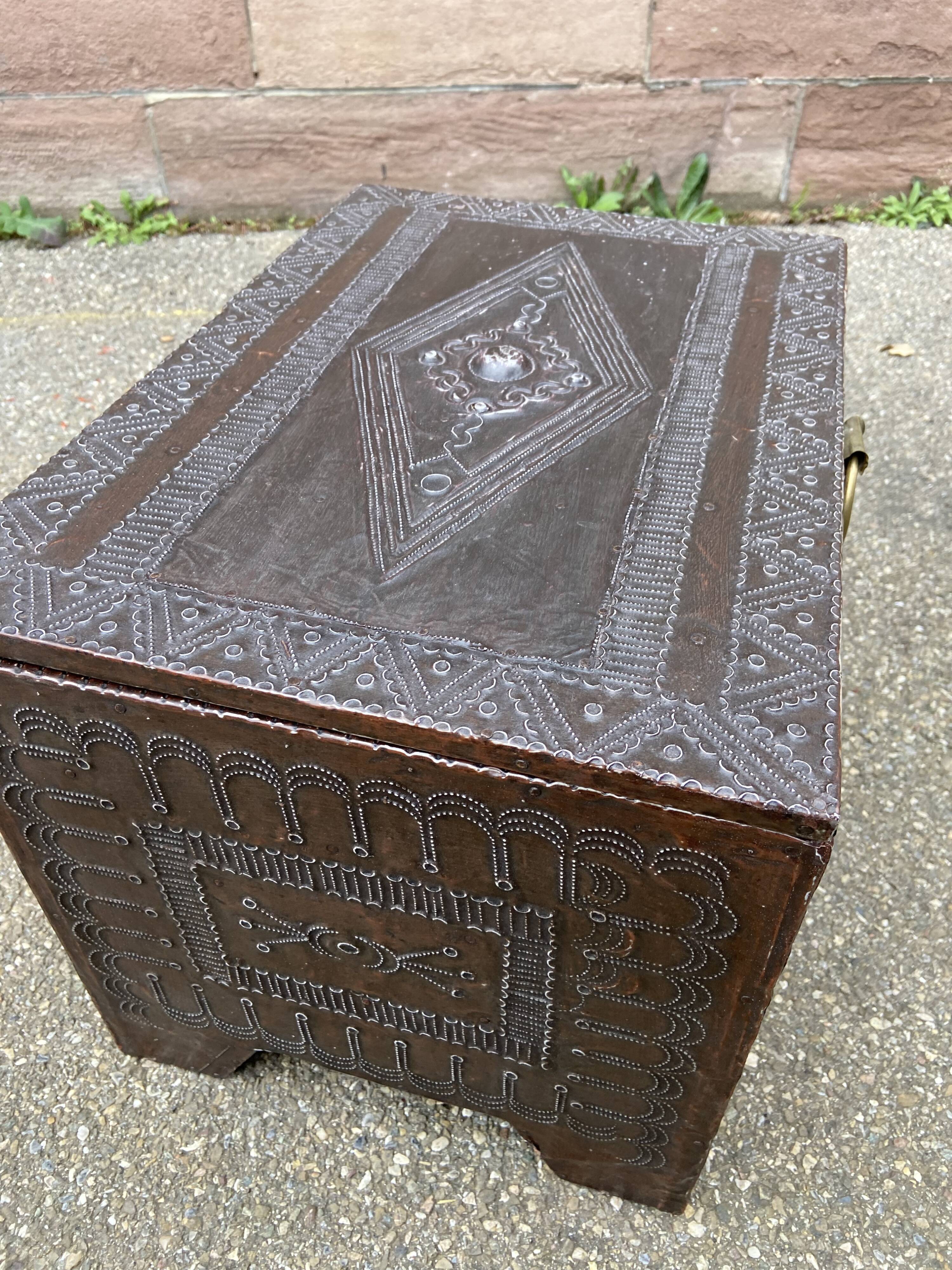 Small orientalist wooden chest shirazi india persia