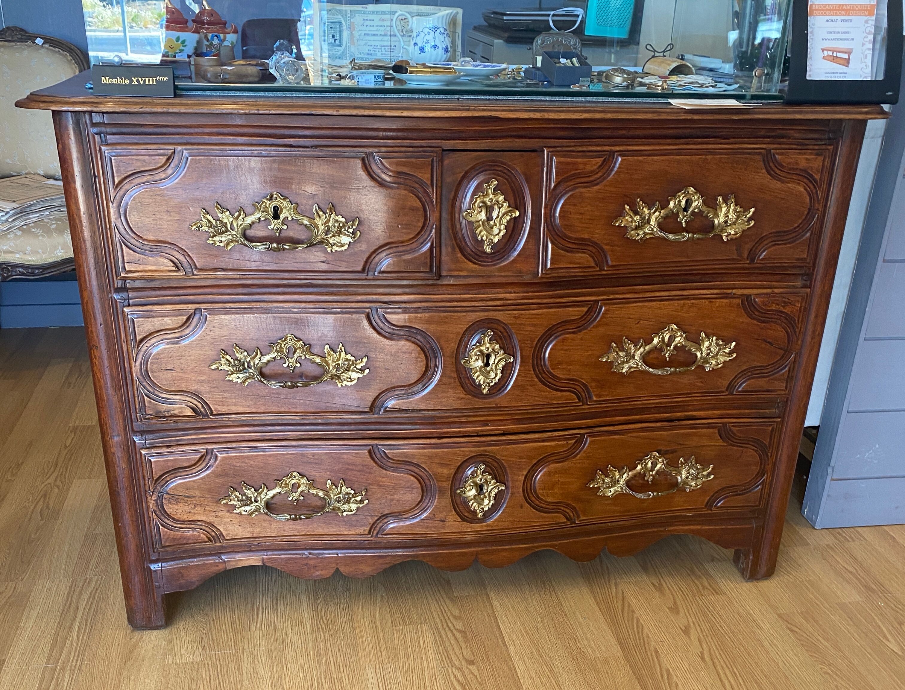 Louis XV dresser