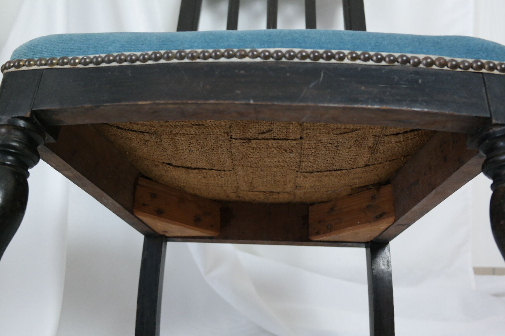 Chair prie-dieu style Napoleon III blackened wood openwork velvet blue