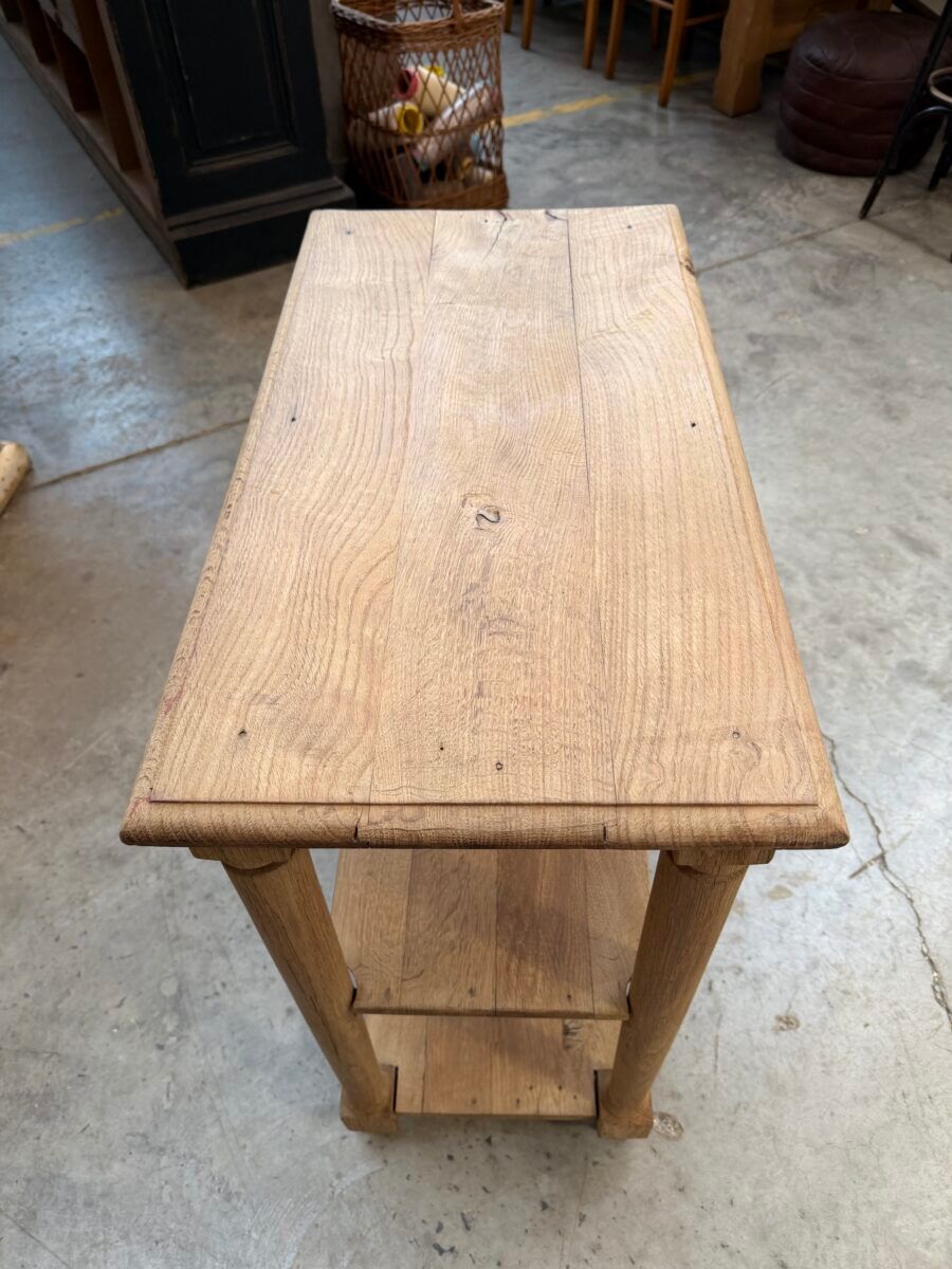 Shelf with 3 oak shelves.