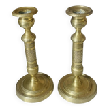 Pair of chiselled brass candlesticks from the 19th century.