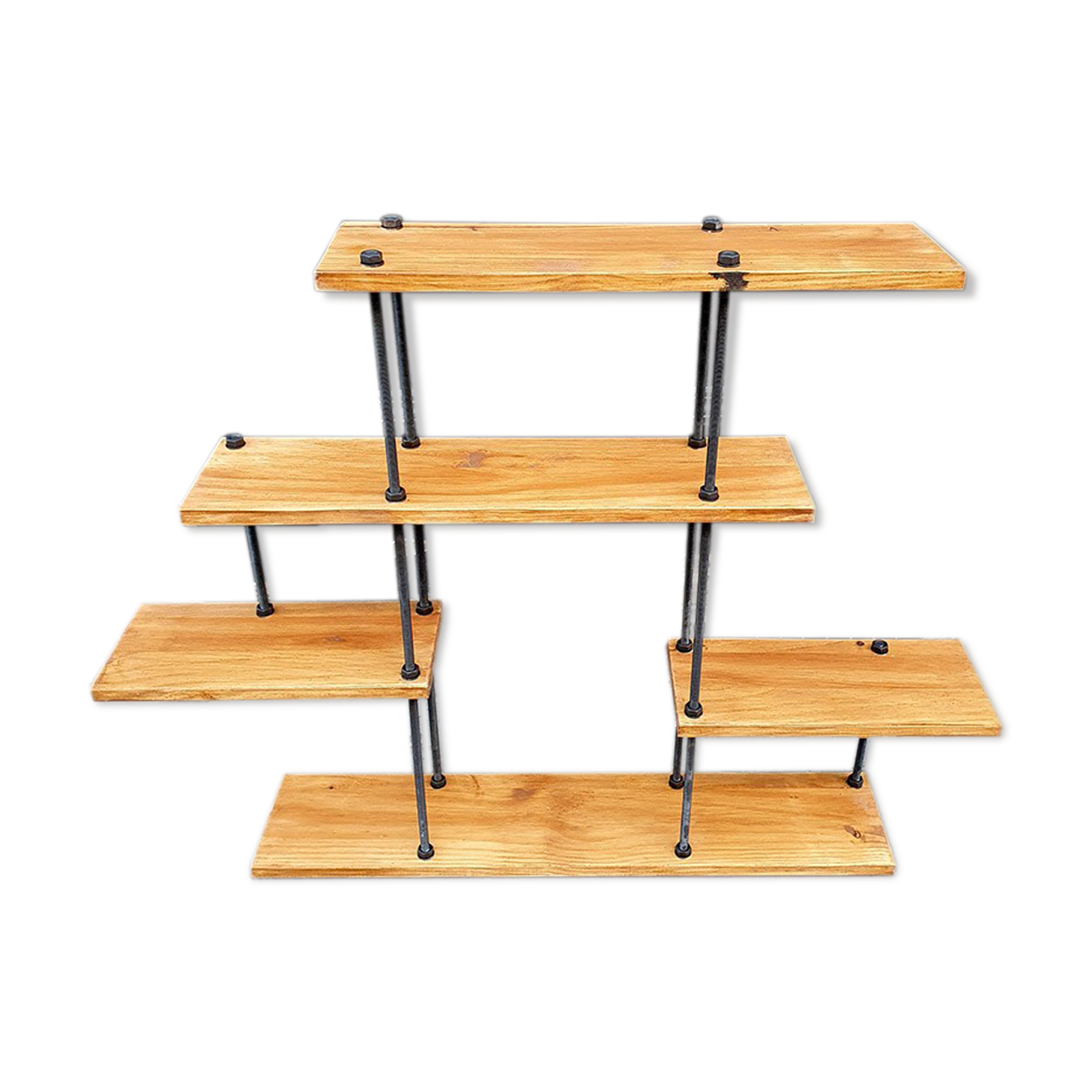 Unstructured shelf, industrial style