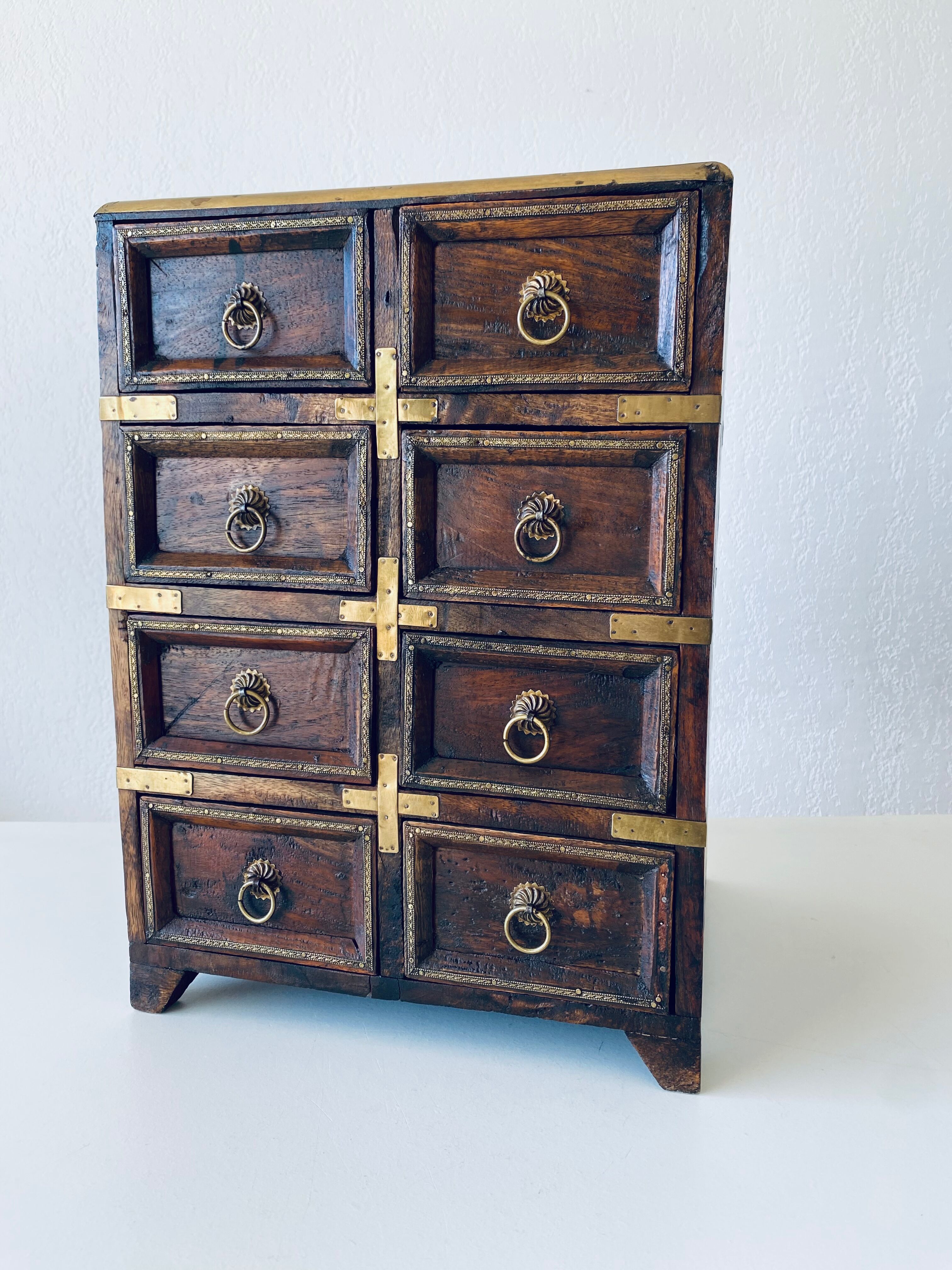 Cabinet with drawers