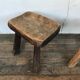 Paire de tabourets brutaliste tripode desgin brut
